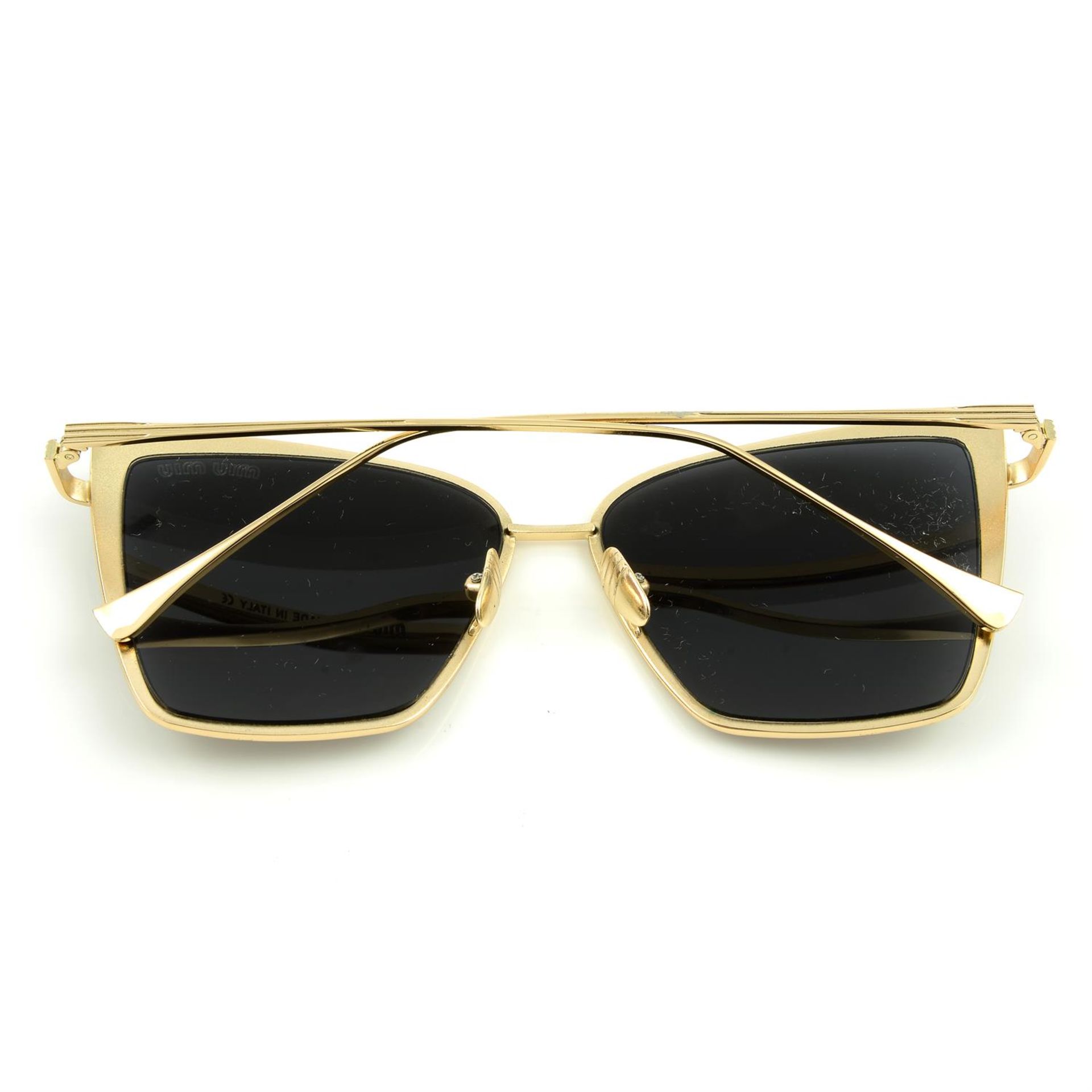 MIU MIU - a pair of sunglasses. - Image 2 of 3