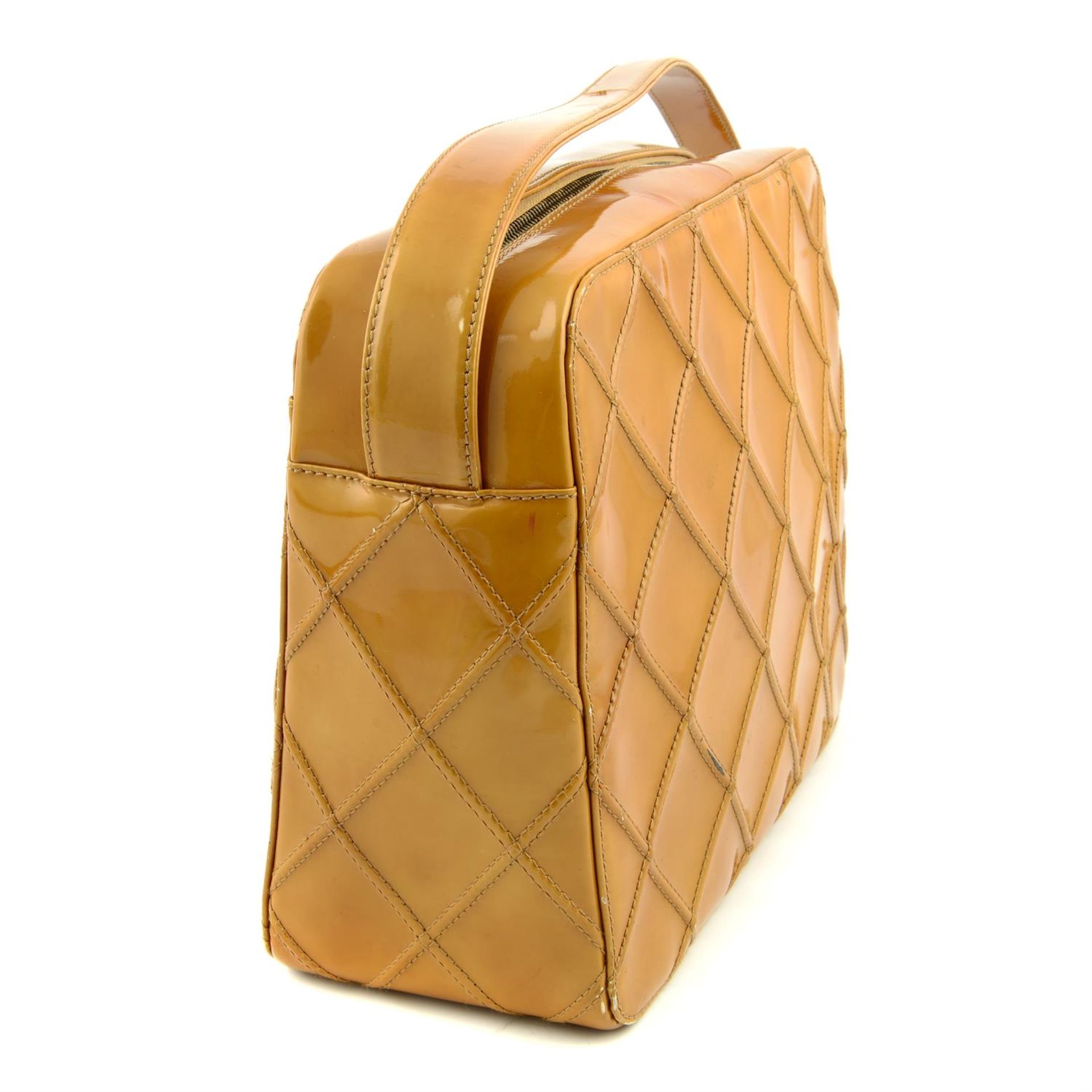 CHANEL - a 2000 orange patent leather shoulder bag. - Image 4 of 7