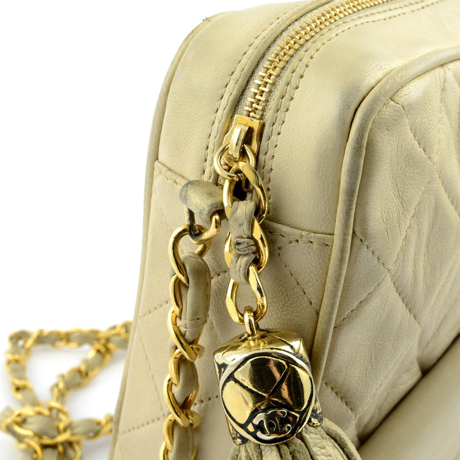 CHANEL - a 1990 quilted Camera Bag with tassel. - Bild 5 aus 5