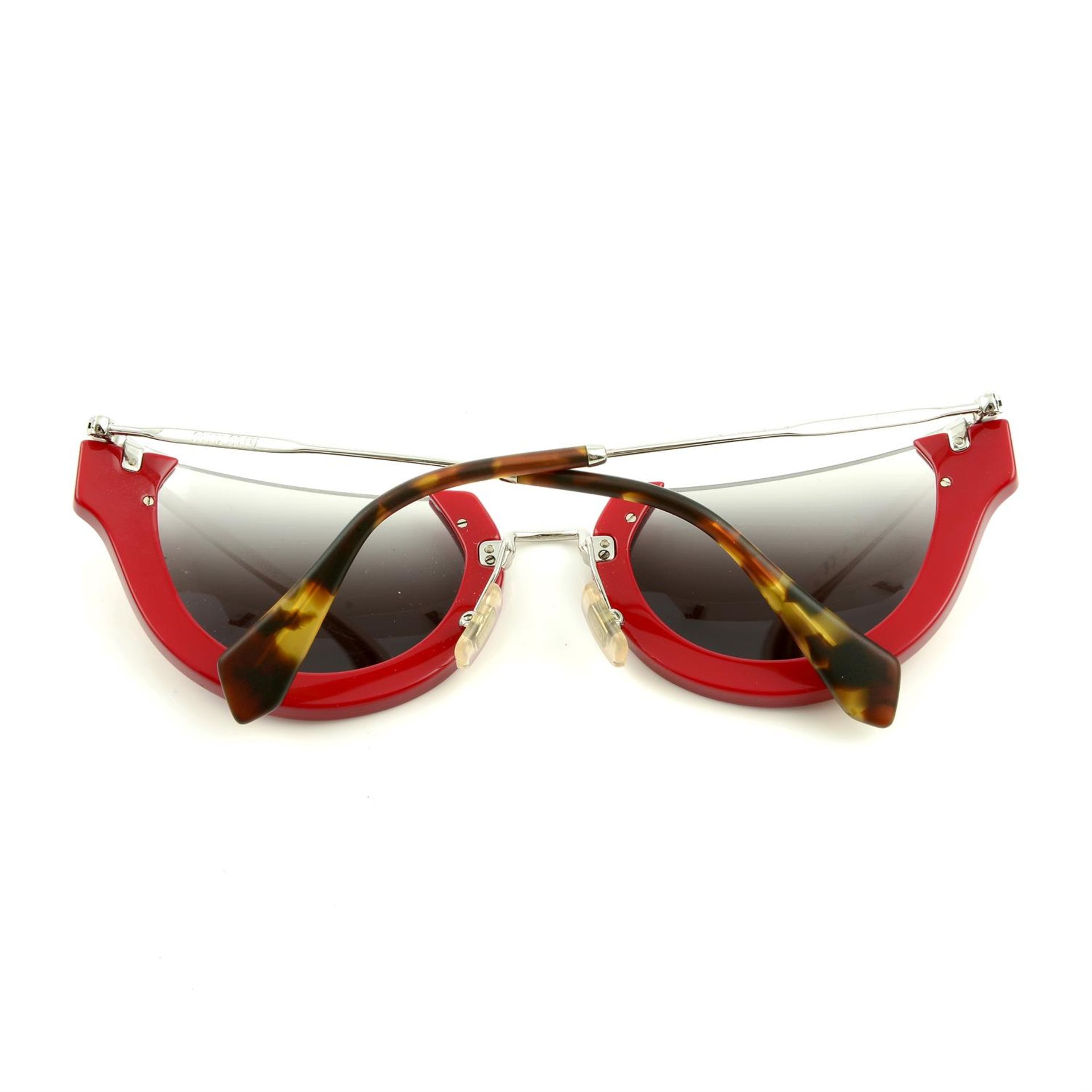 MIU MIU - a pair of sunglasses. - Image 2 of 3