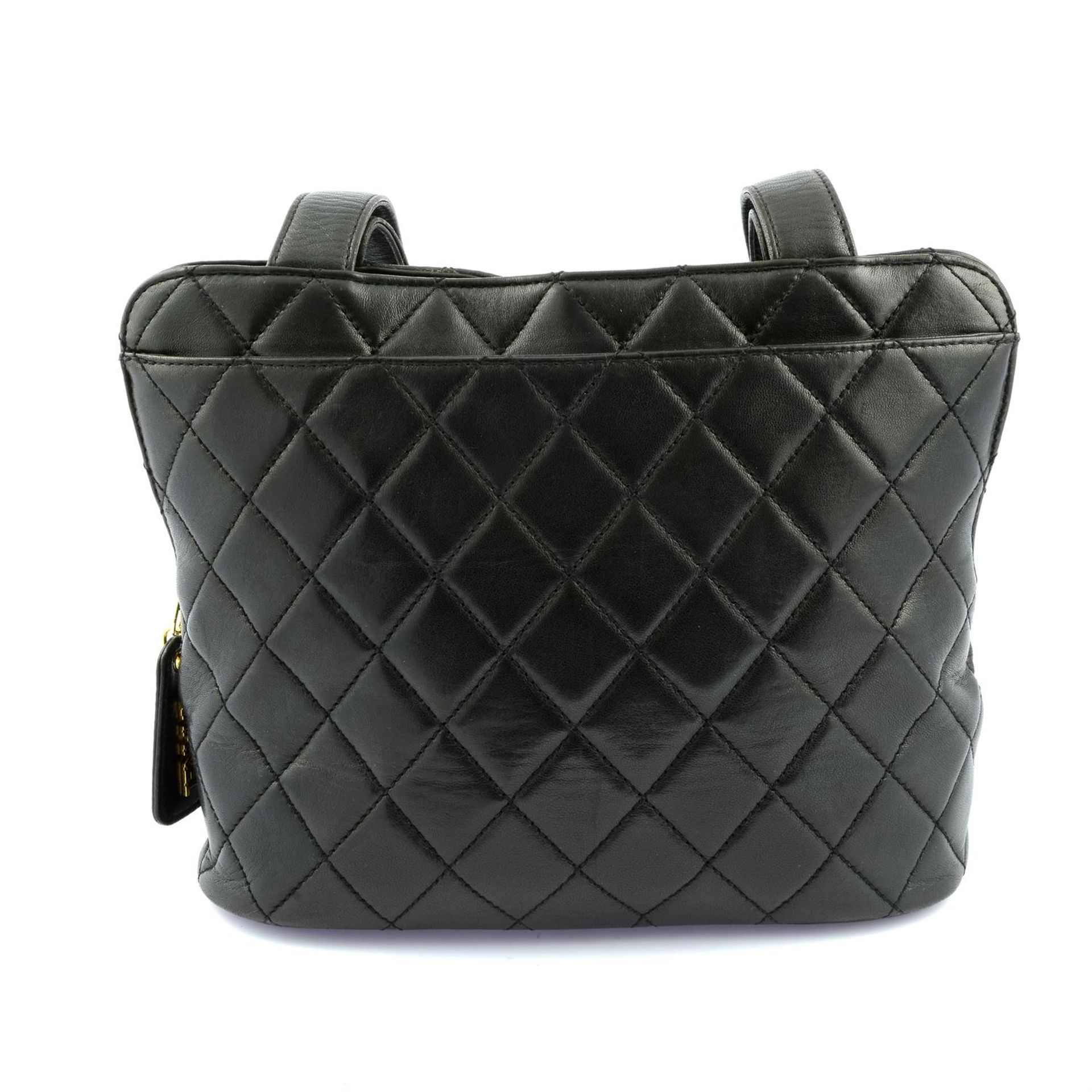 CHANEL - a Matelasse leather shoulder bag. - Bild 2 aus 4