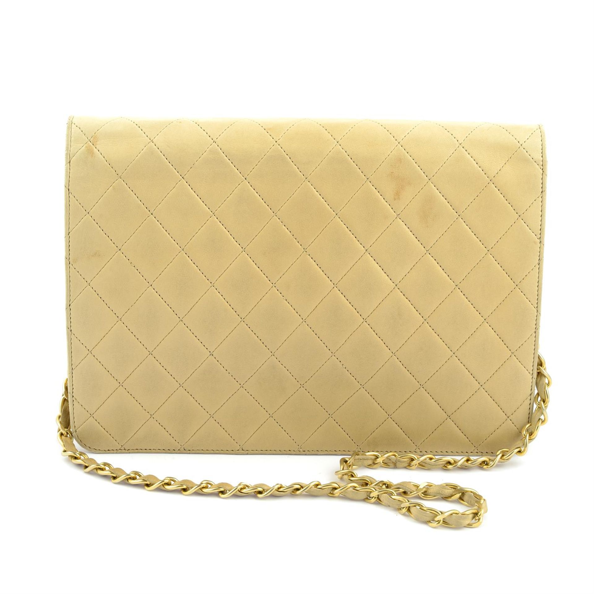 CHANEL - a Metelassé lambskin shoulder bag. - Bild 2 aus 5