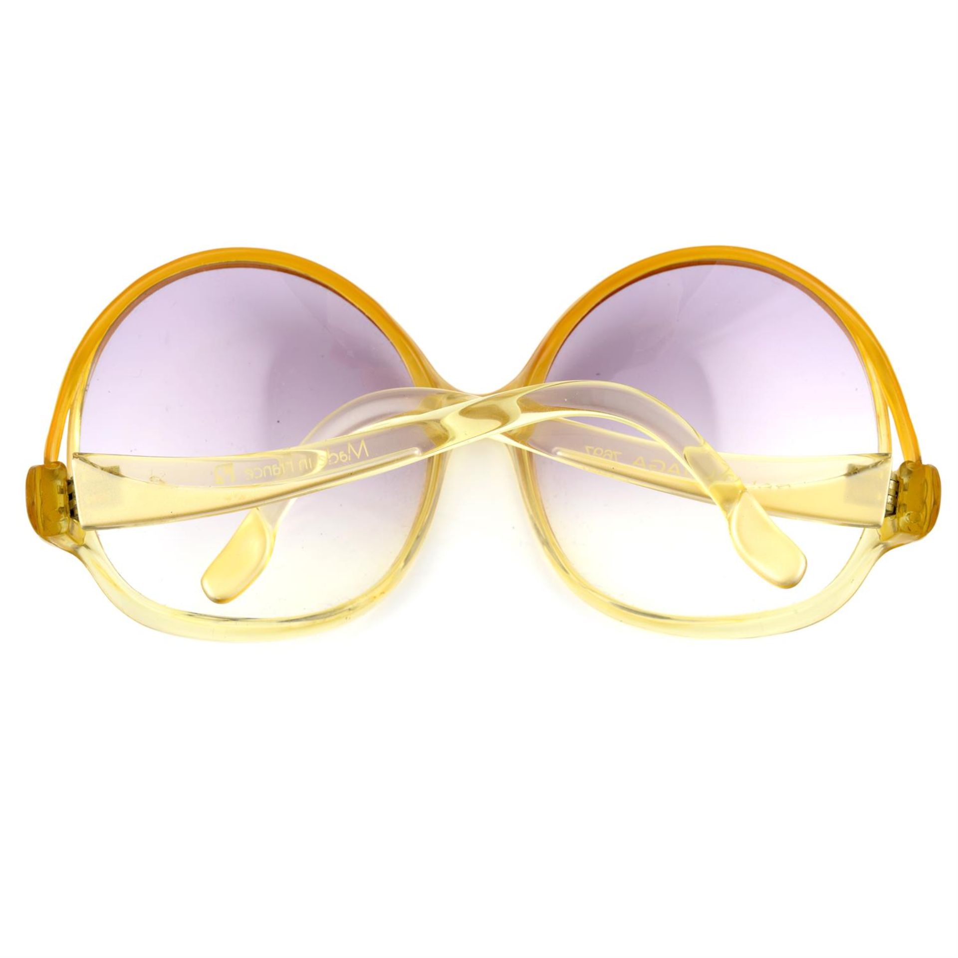 BALENCIAGA - a pair of sunglasses. - Image 2 of 2