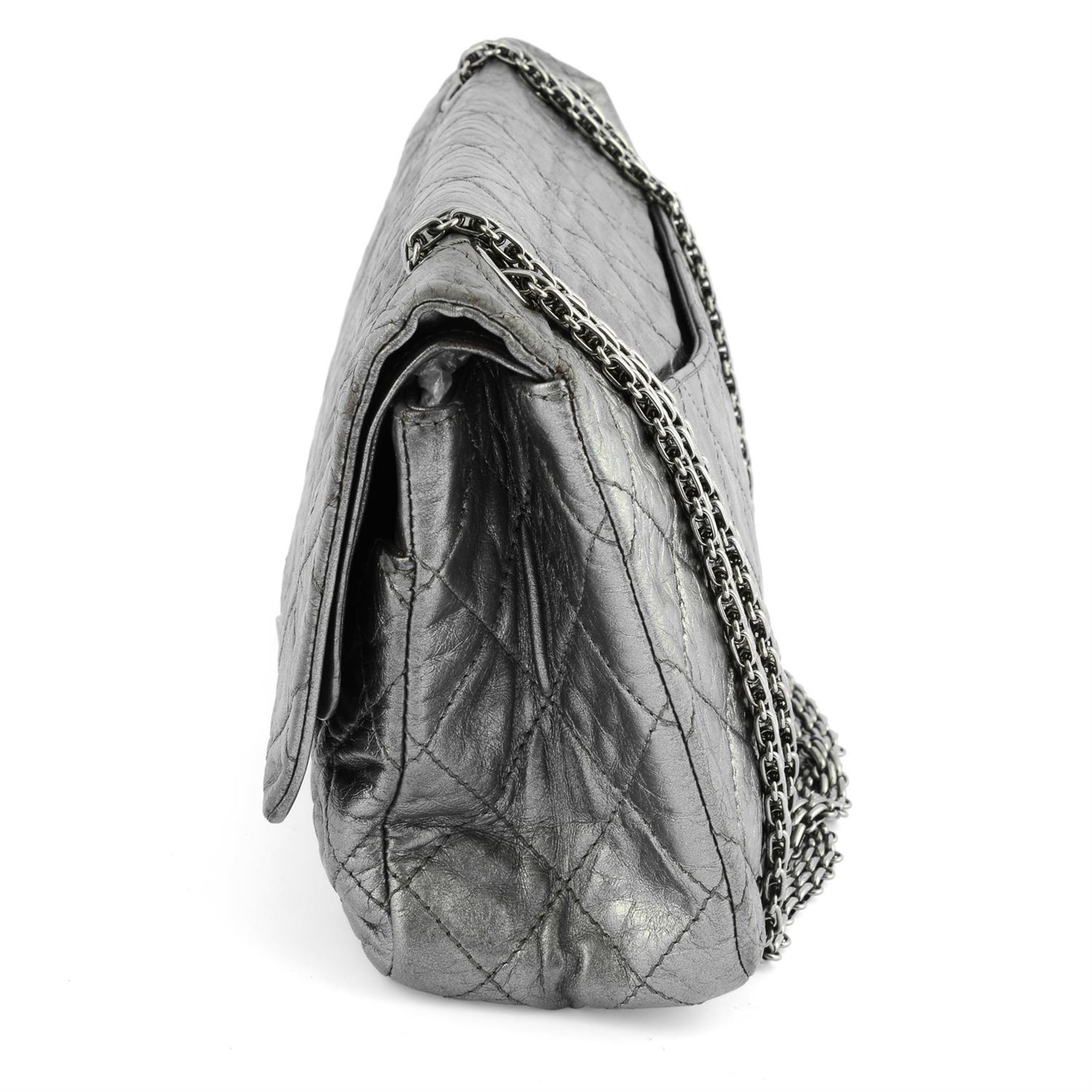 CHANEL - a metallic calfskin reissue 2.55 double flap bag. - Bild 3 aus 5