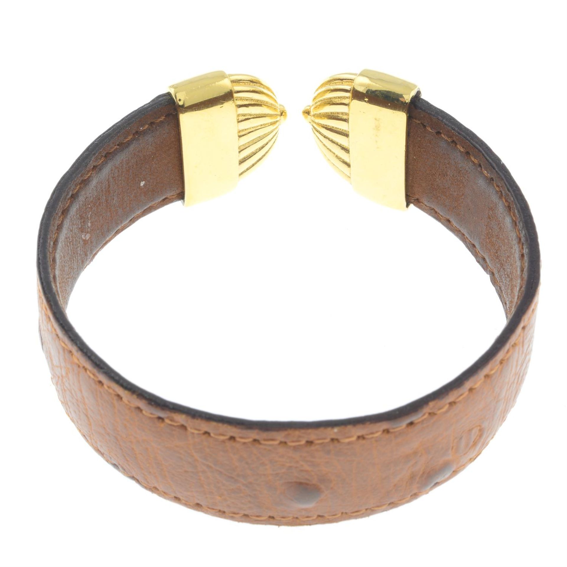 BURBERRY- a leather cuff bracelet. - Bild 2 aus 2