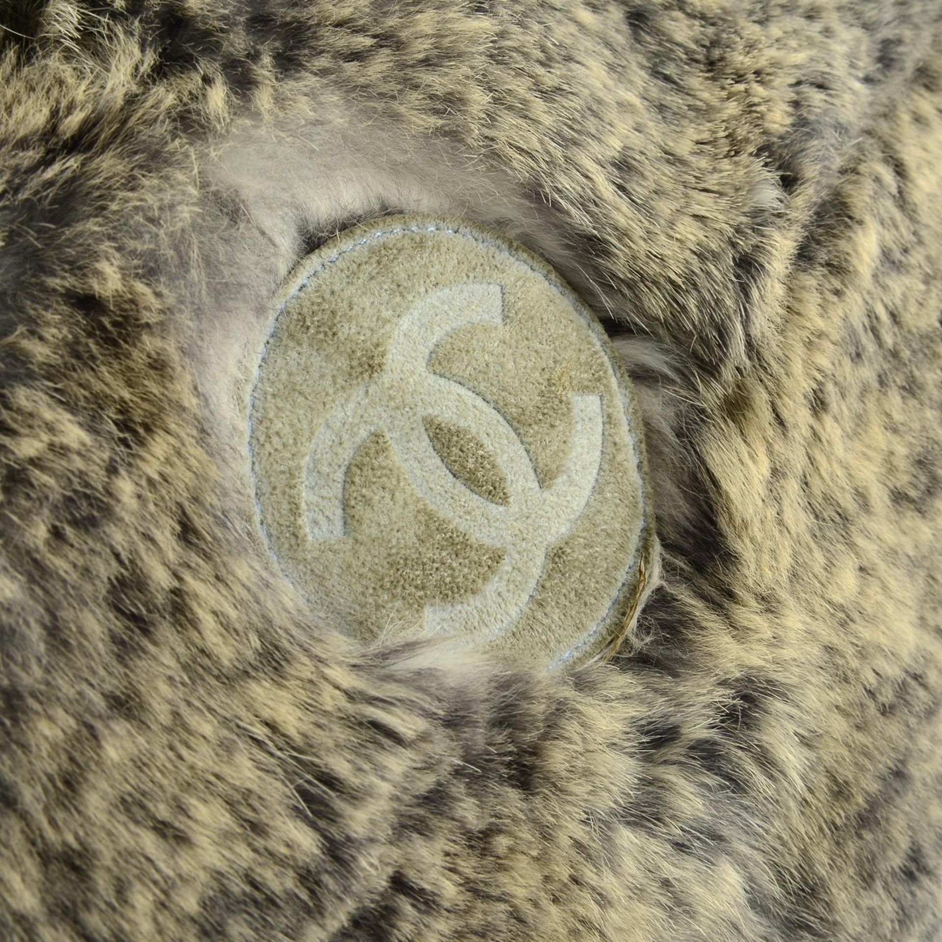 CHANEL - a Rabbit fur CC tote. - Bild 5 aus 6