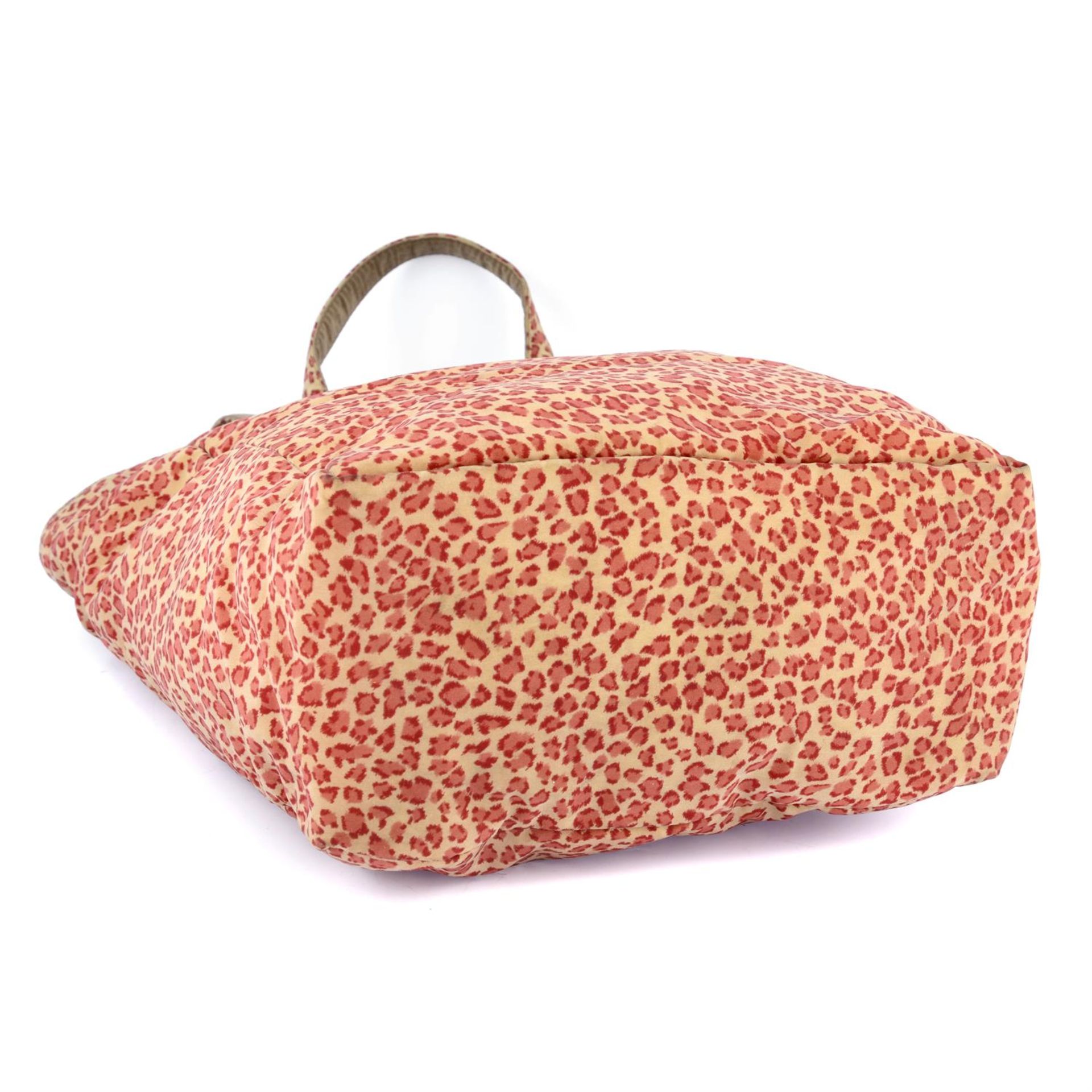 BOTTEGA VENETA - a reversible nylon Leopard print shopping bag. - Image 4 of 4