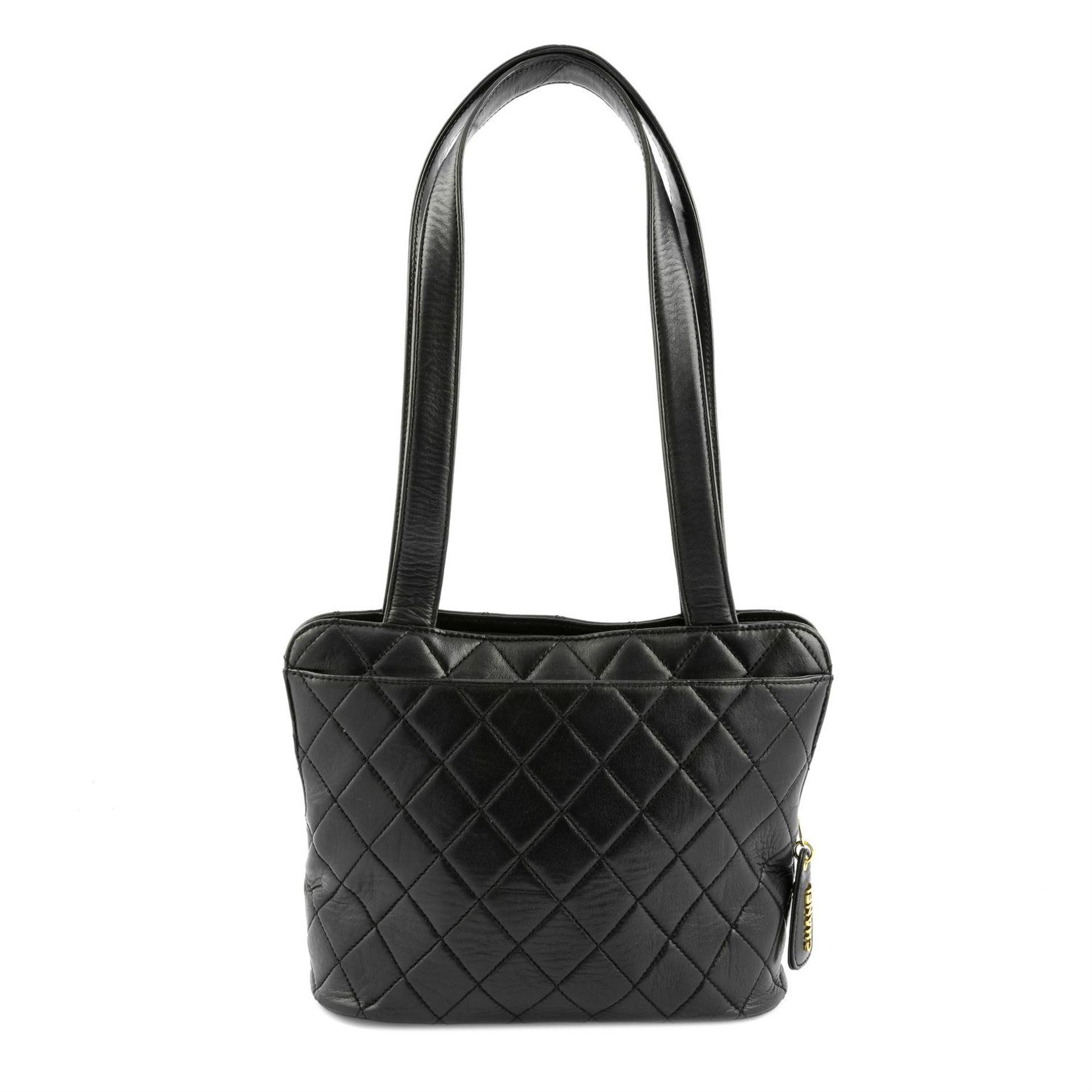 CHANEL - a Matelasse leather shoulder bag.