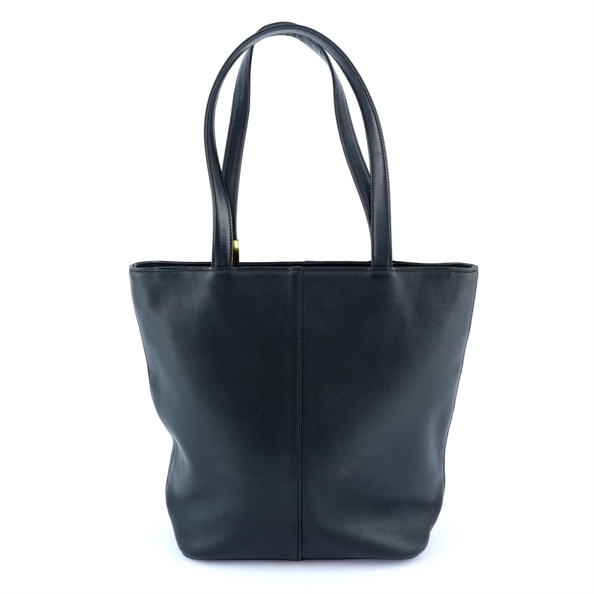 BURBERRY - a black leather tote. - Bild 2 aus 4