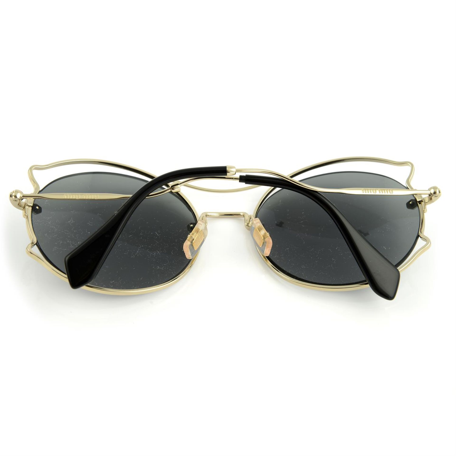 MIU MIU - a pair of sunglasses. - Image 2 of 3