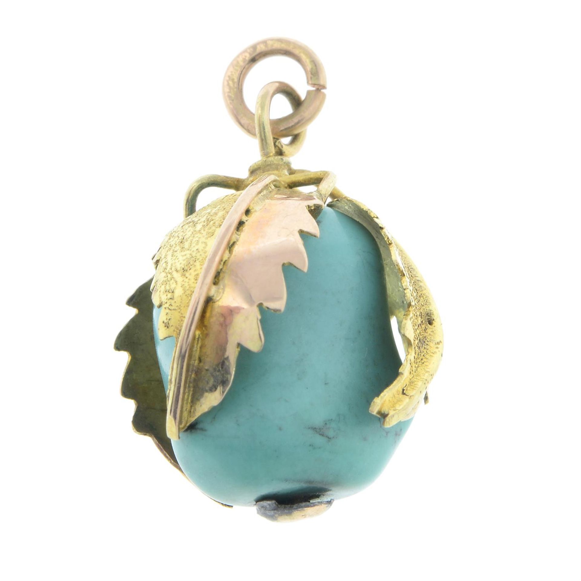 A dyed howlite foliate pendant.