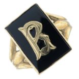 An early 20th century 9ct gold antique onyx 'B' initial signet ring.