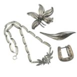 A small selection of silver and white metal jewellery.