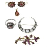 A selection of jewellery, to include a pair of early 20th century silver garnet earrings.