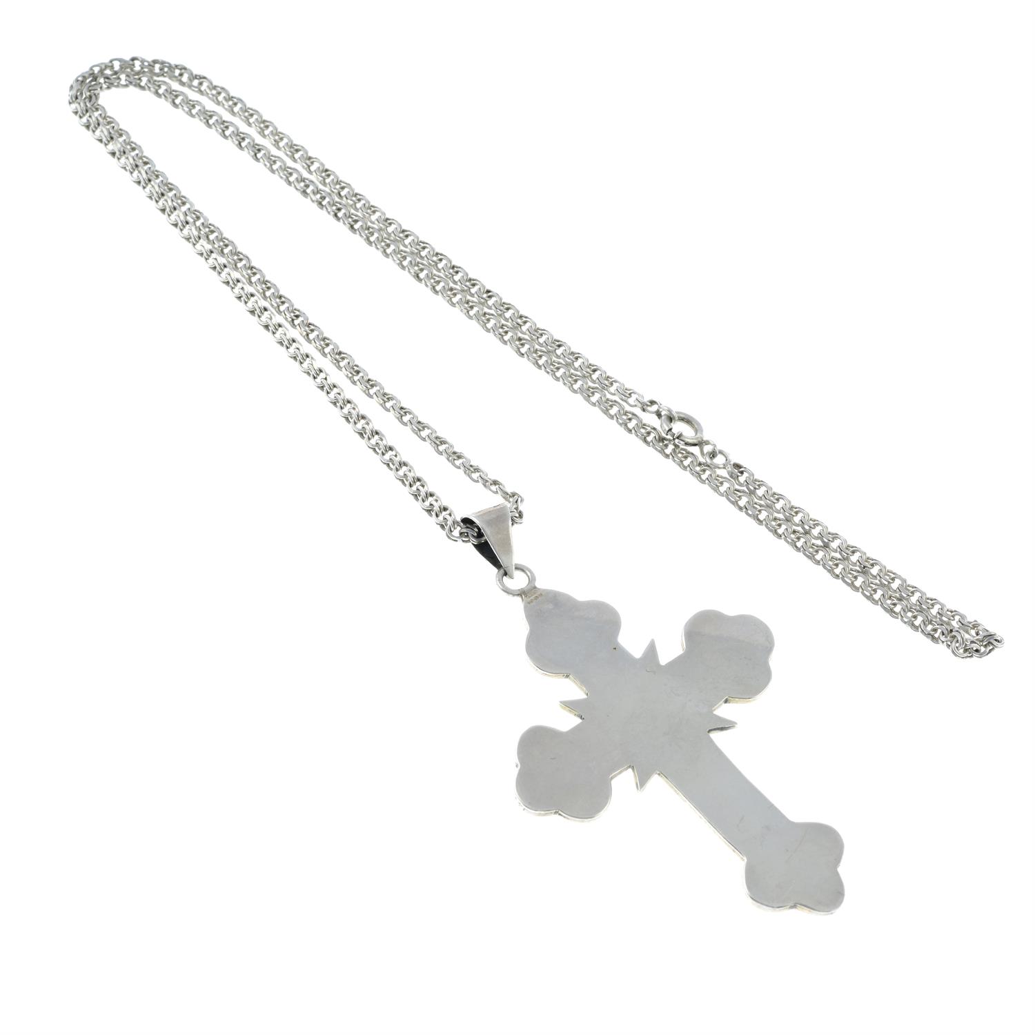 A cross pendant with chain. - Image 2 of 2