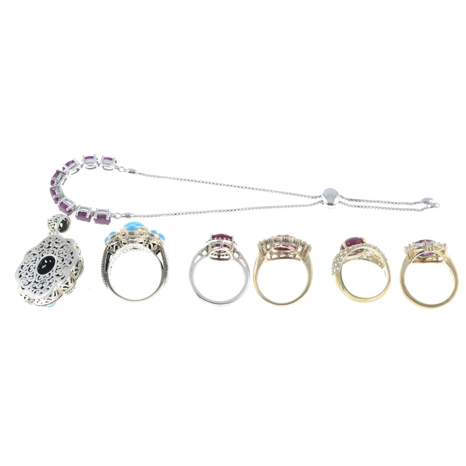 A small selection of gem-set jewellery, to include five rings, a bracelet and a pendant. - Image 2 of 2