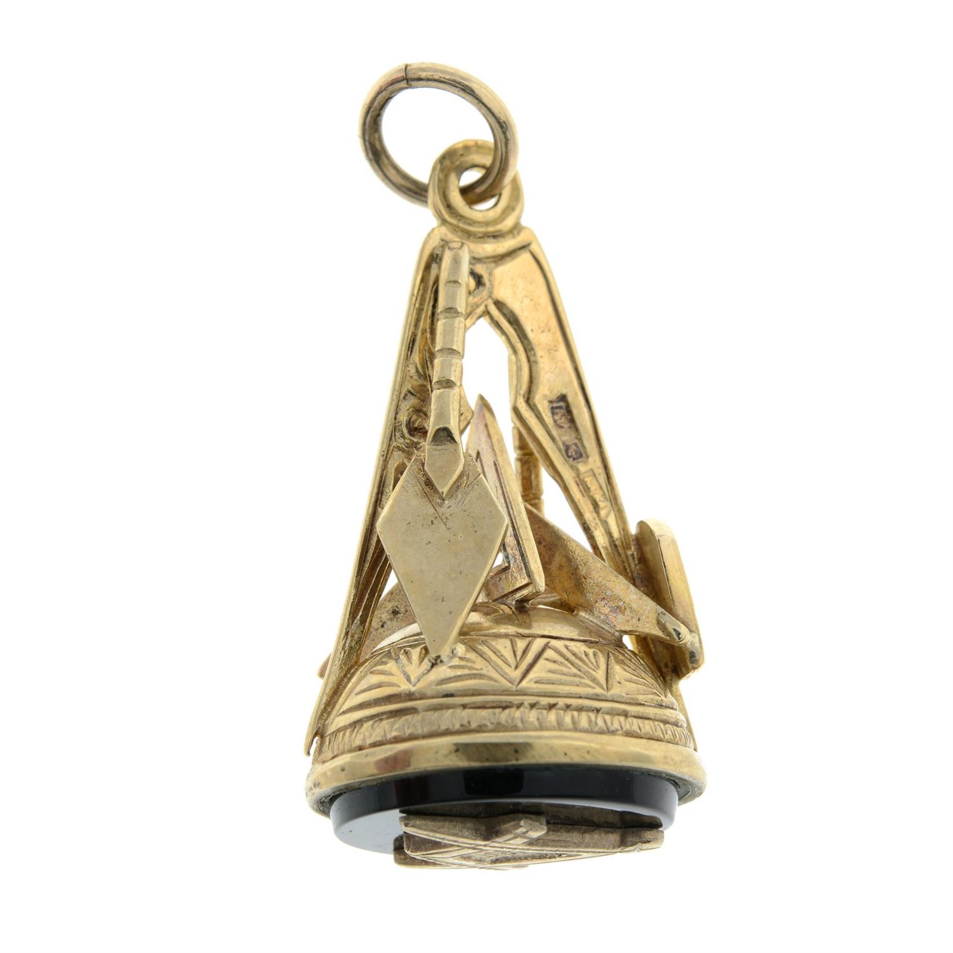 A 9ct gold Masonic onyx fob seal.