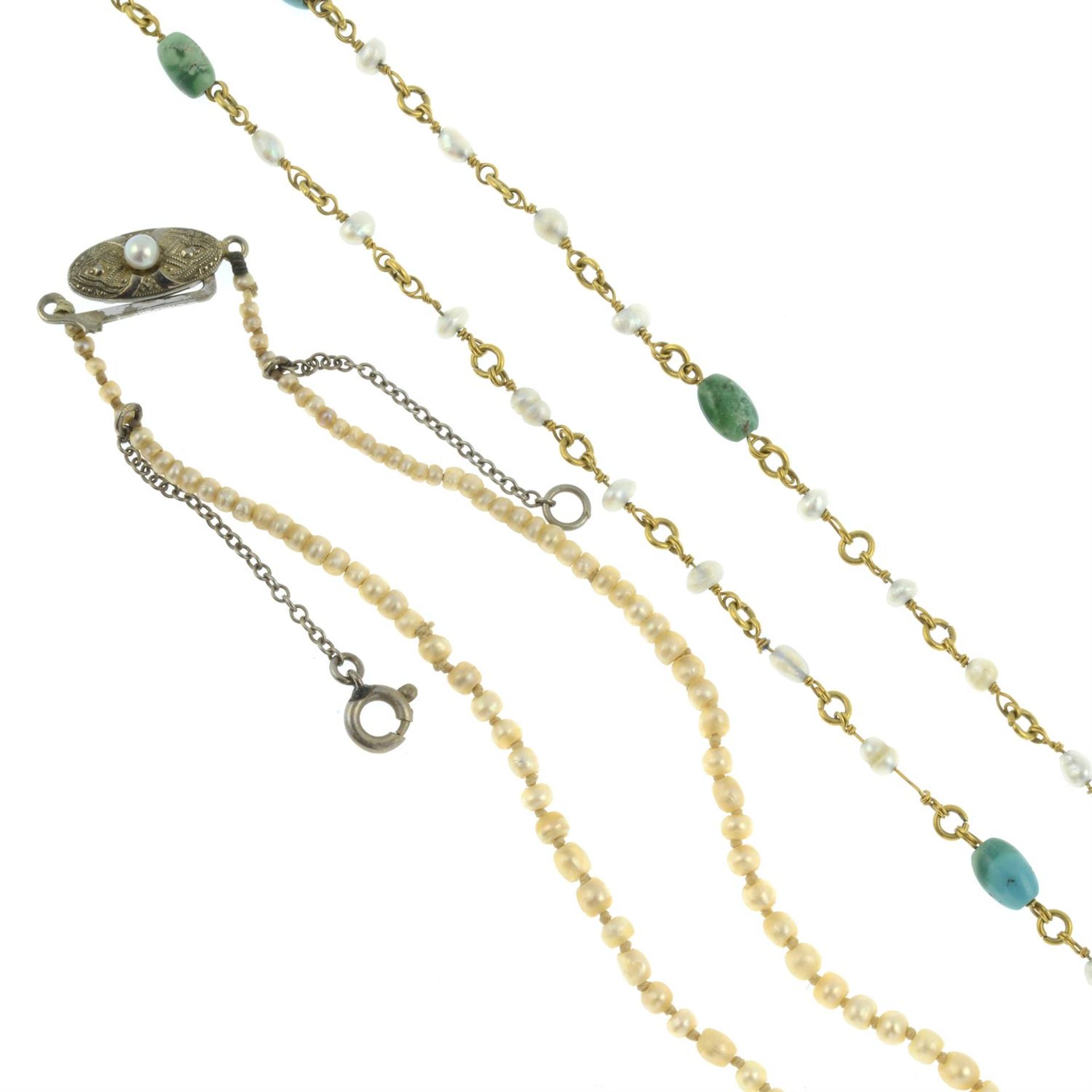 A graduated cultured pearl necklace together with a seed pearl and turquoise necklace. - Image 2 of 2