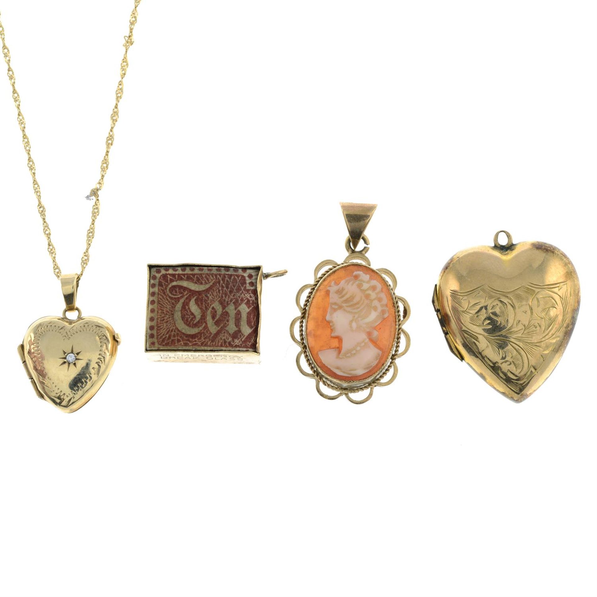 Four items of jewellery, to include a 9ct gold heart-shape locket pendant, with chain and a shell