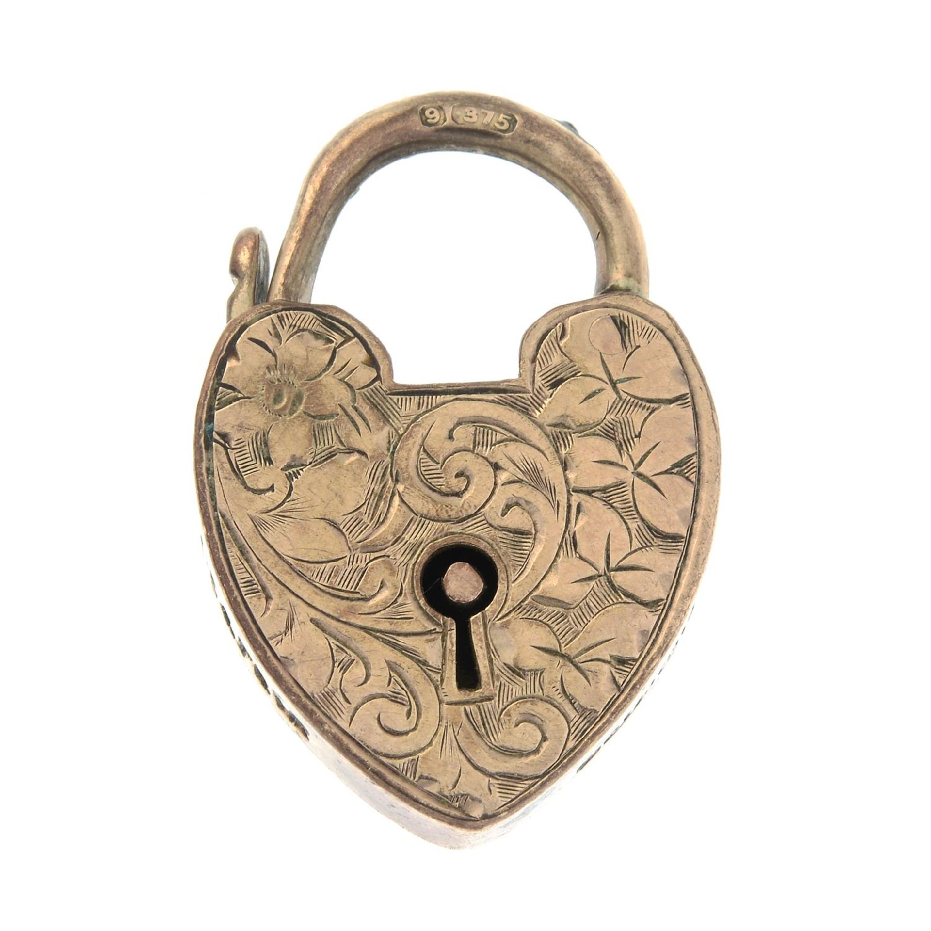 An Edwardian 9ct gold heart-shape padlock clasp.