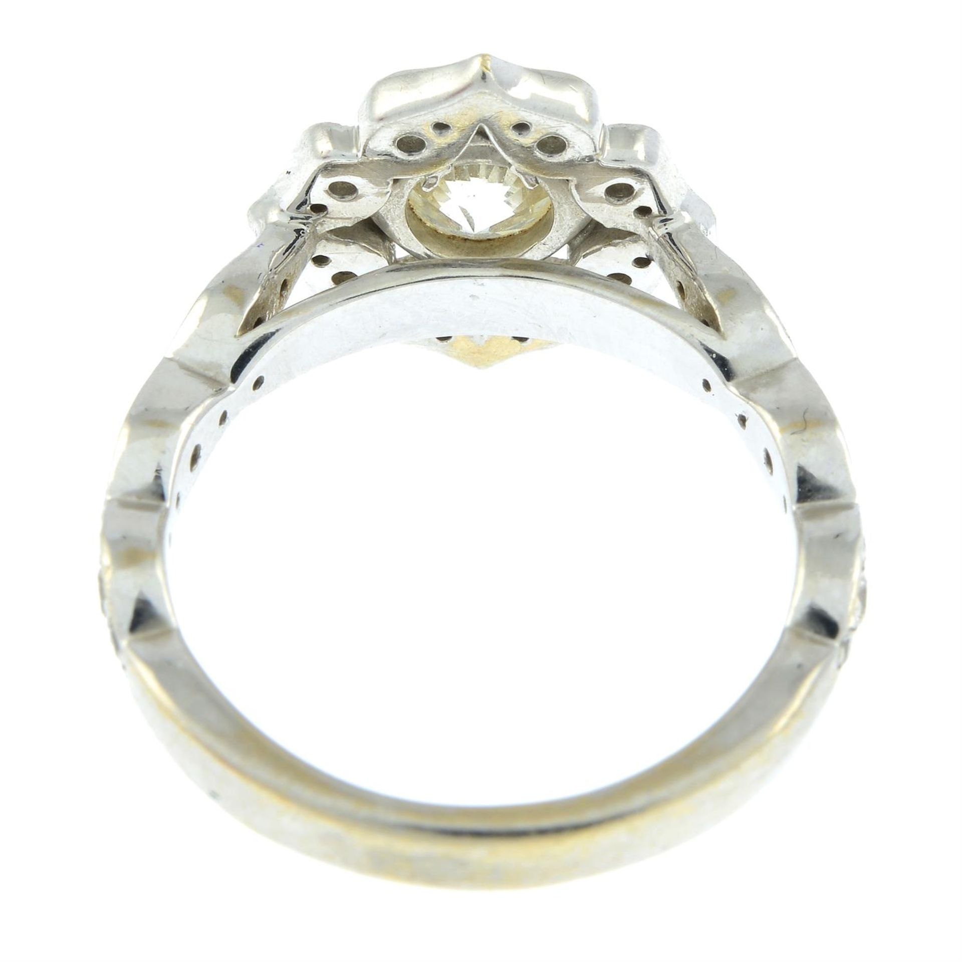 A brilliant-cut diamond cluster ring. - Image 2 of 3