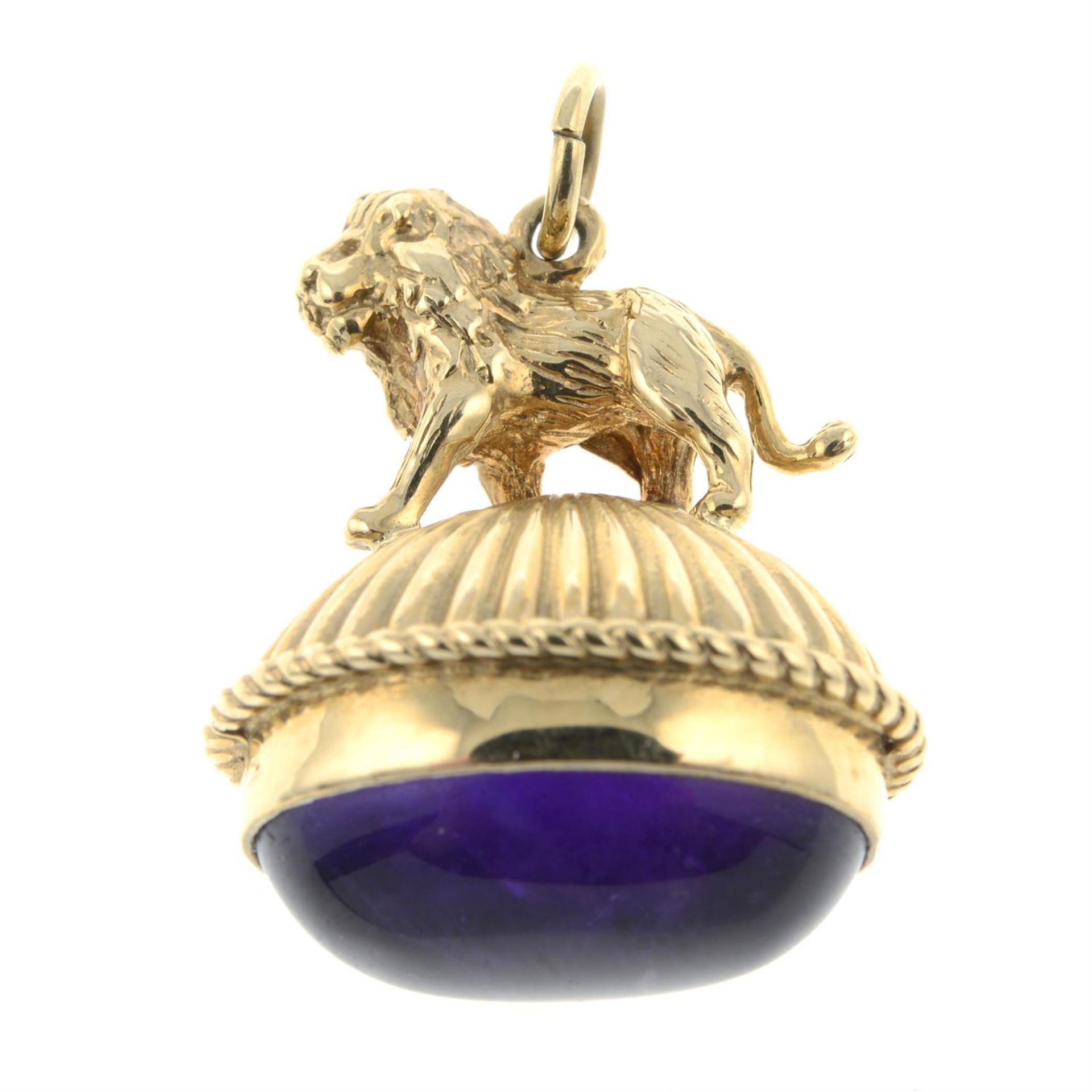 A 9ct gold amethyst fob, with lion surmount.