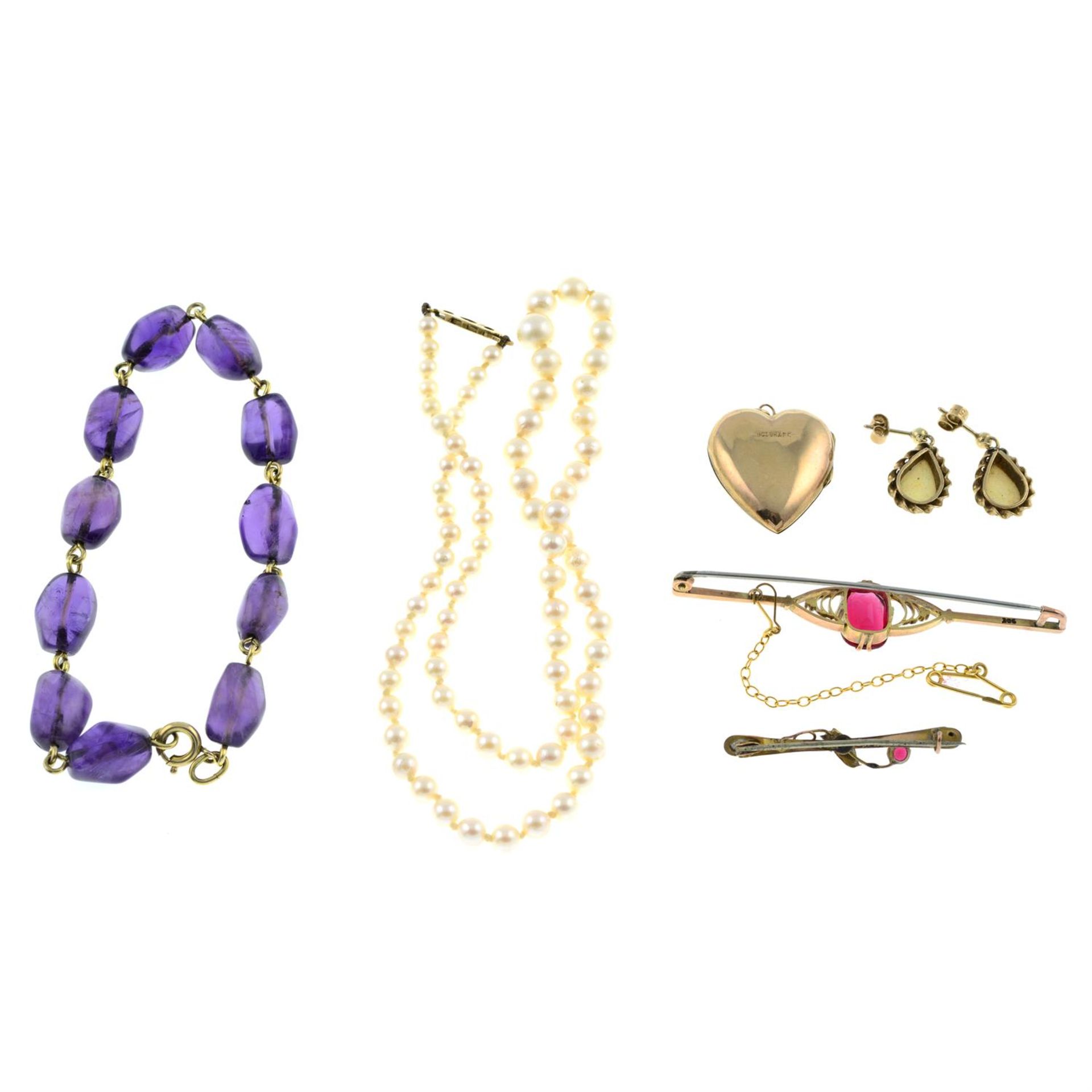 A selection of jewellery, to include a pair of 9ct gold opal earrings. - Image 2 of 2