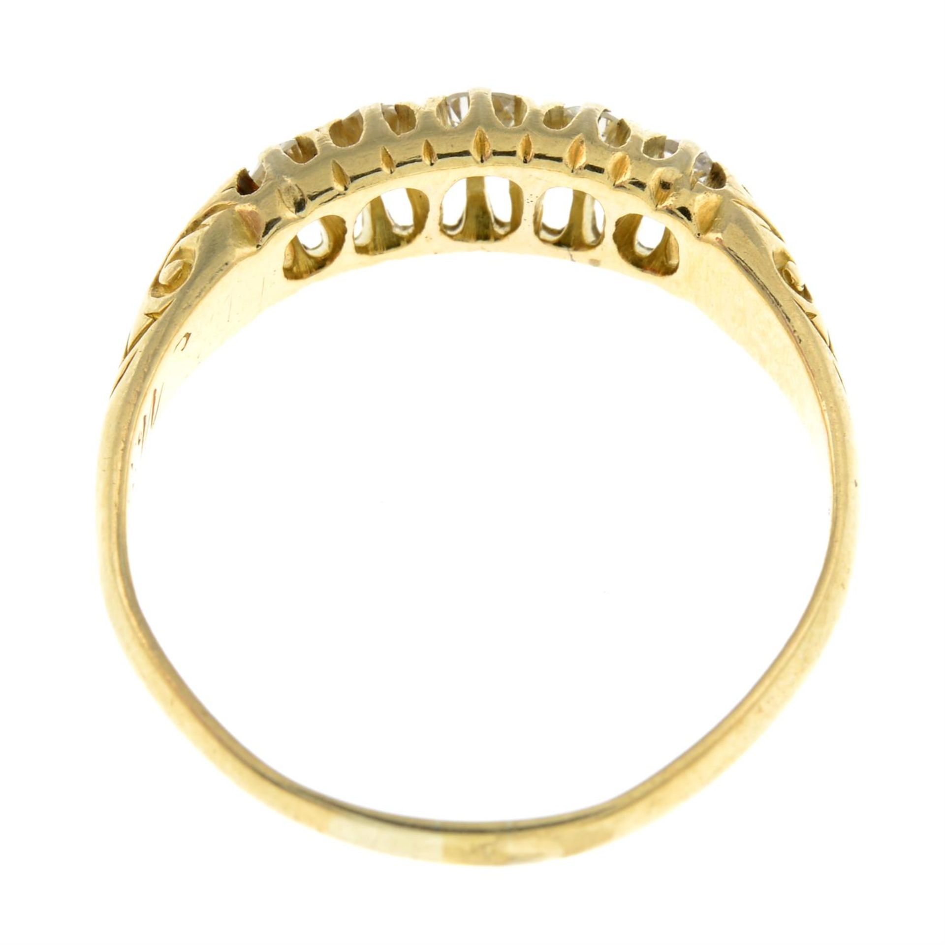 An early 20th century 18ct gold old-cut diamond five-stone ring. - Bild 2 aus 2