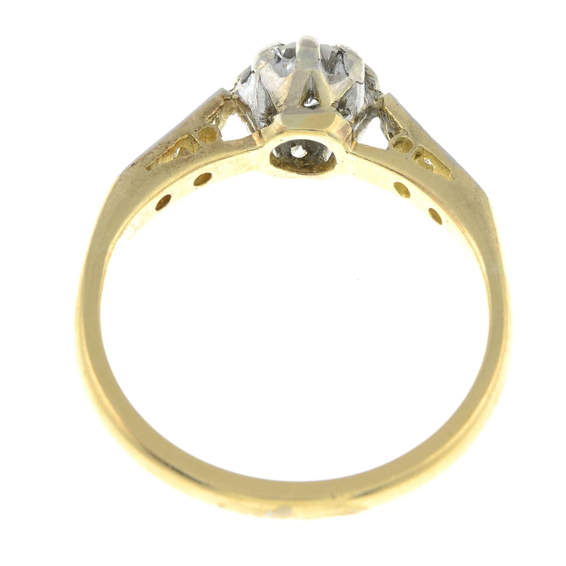 A brilliant-cut diamond single-stone ring, with old-cut diamond shoulders. - Image 2 of 2