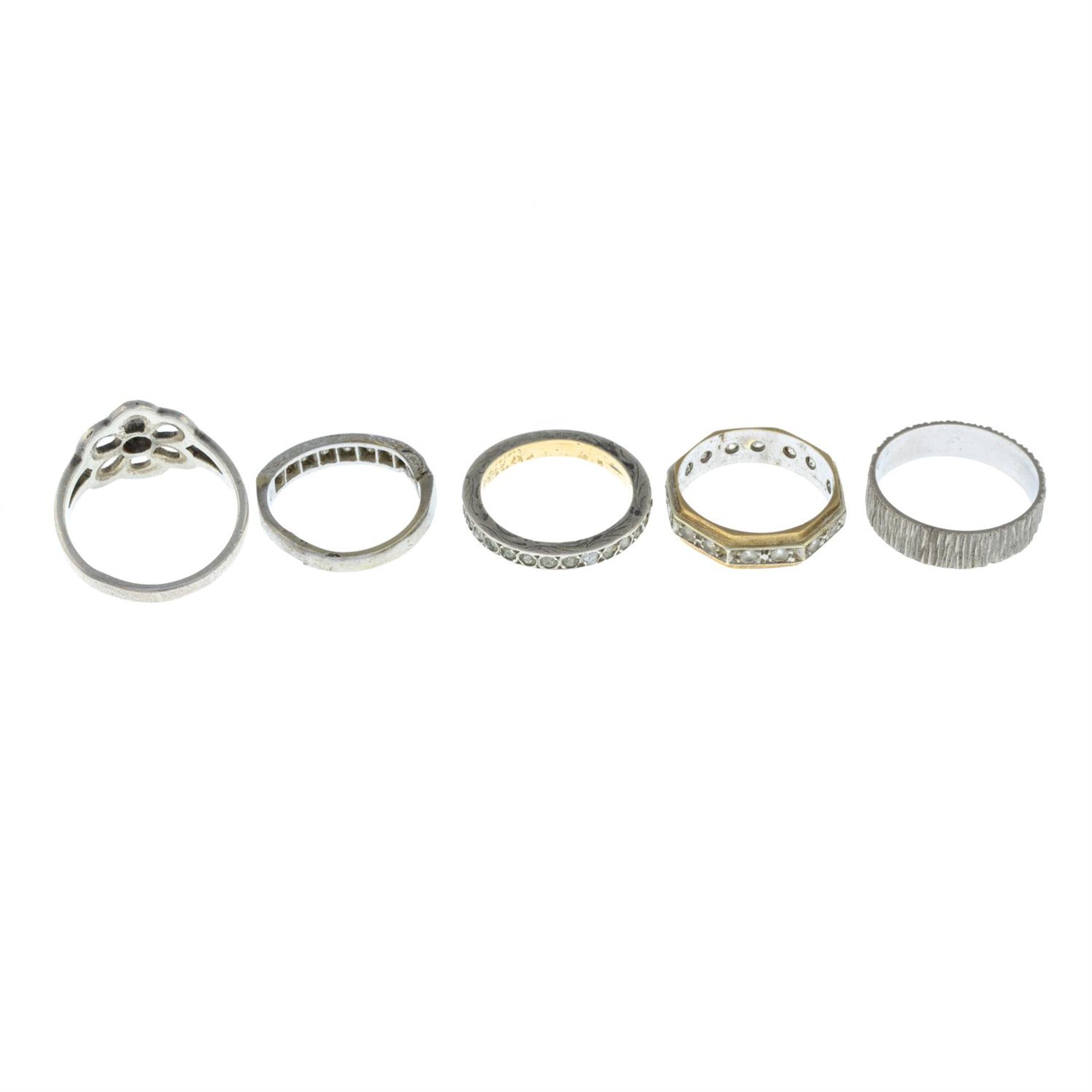 Five white metal rings, to include an 18ct gold textured band ring. - Image 2 of 2