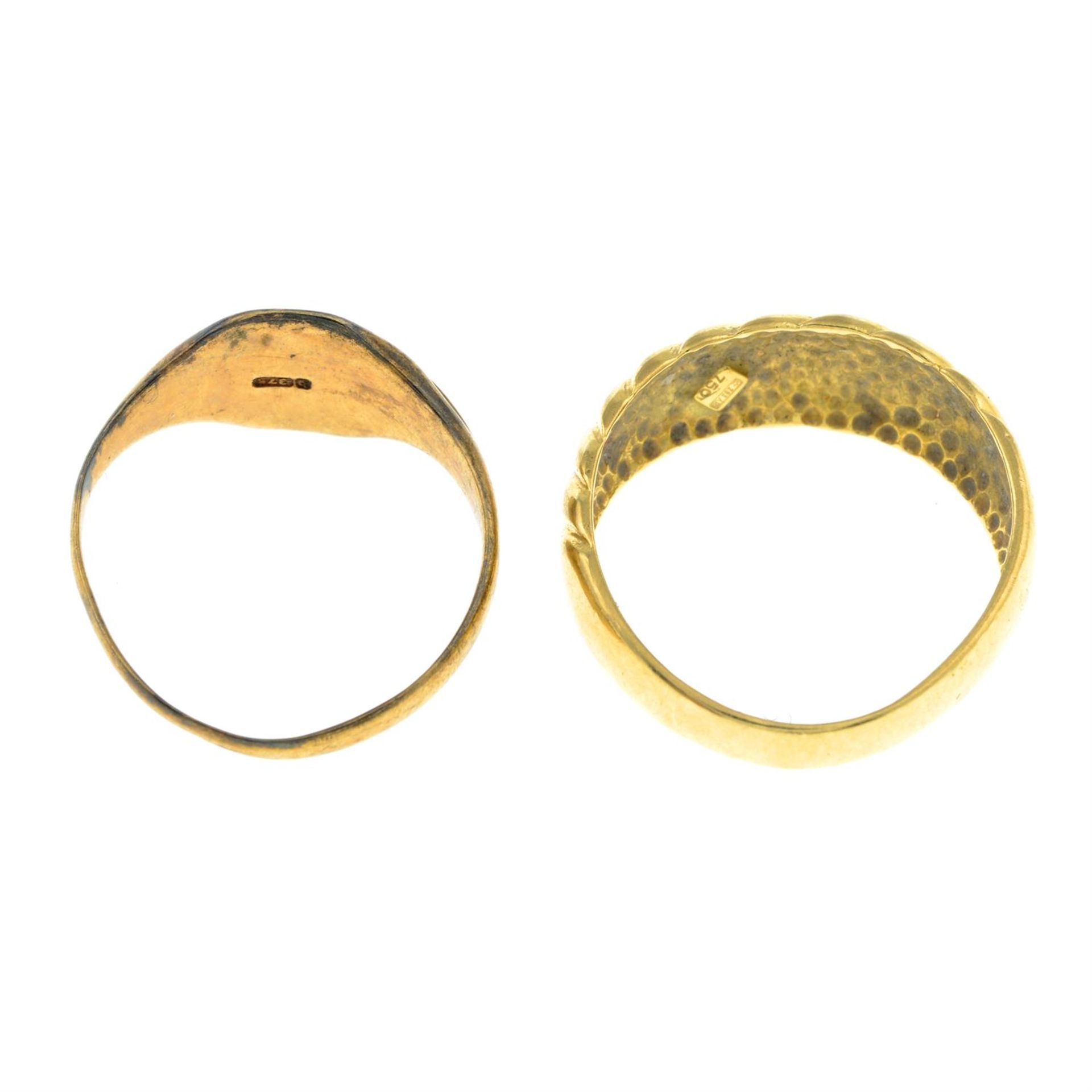 A 9ct gold signet ring and a dress ring. - Image 2 of 2