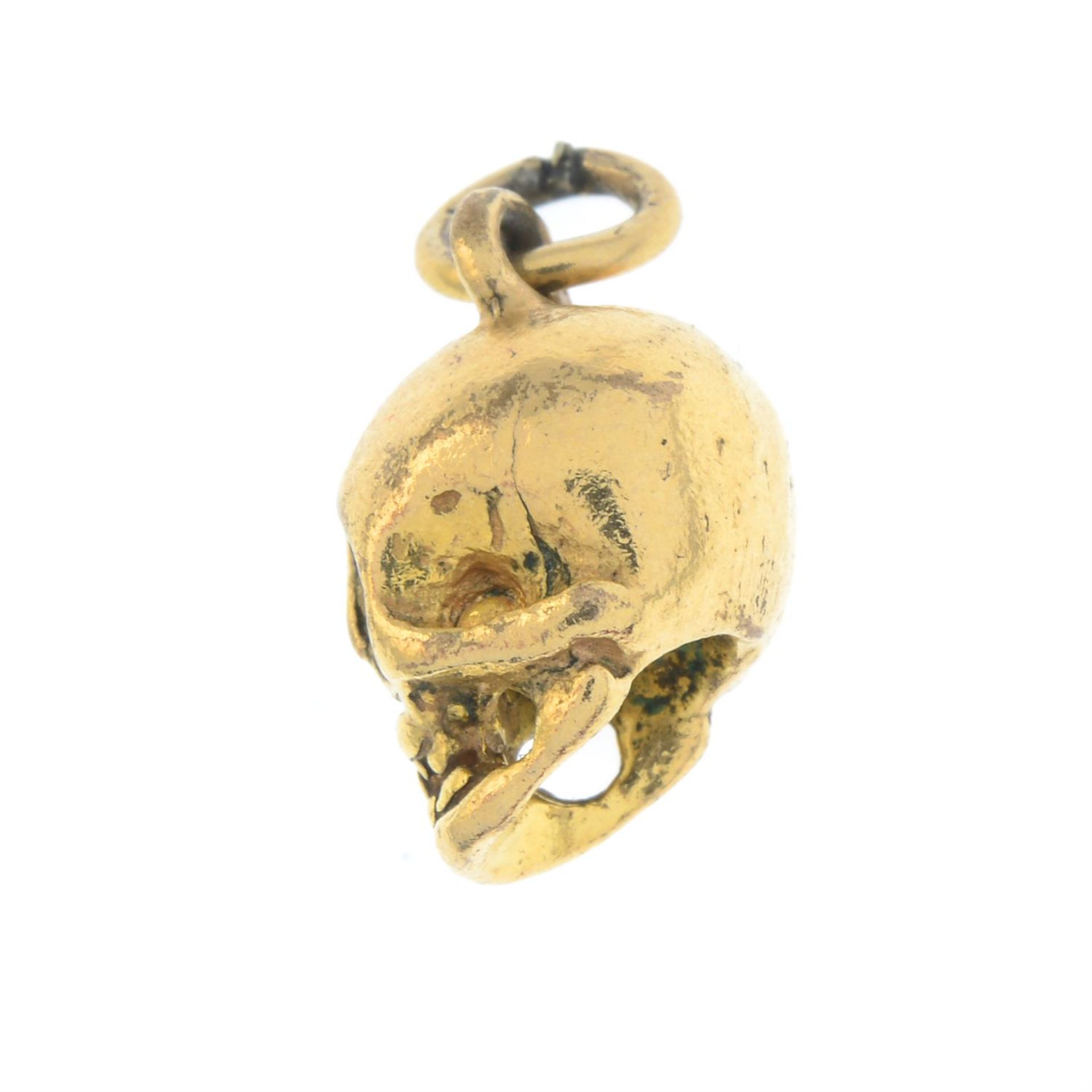 A skull charm. - Image 2 of 2