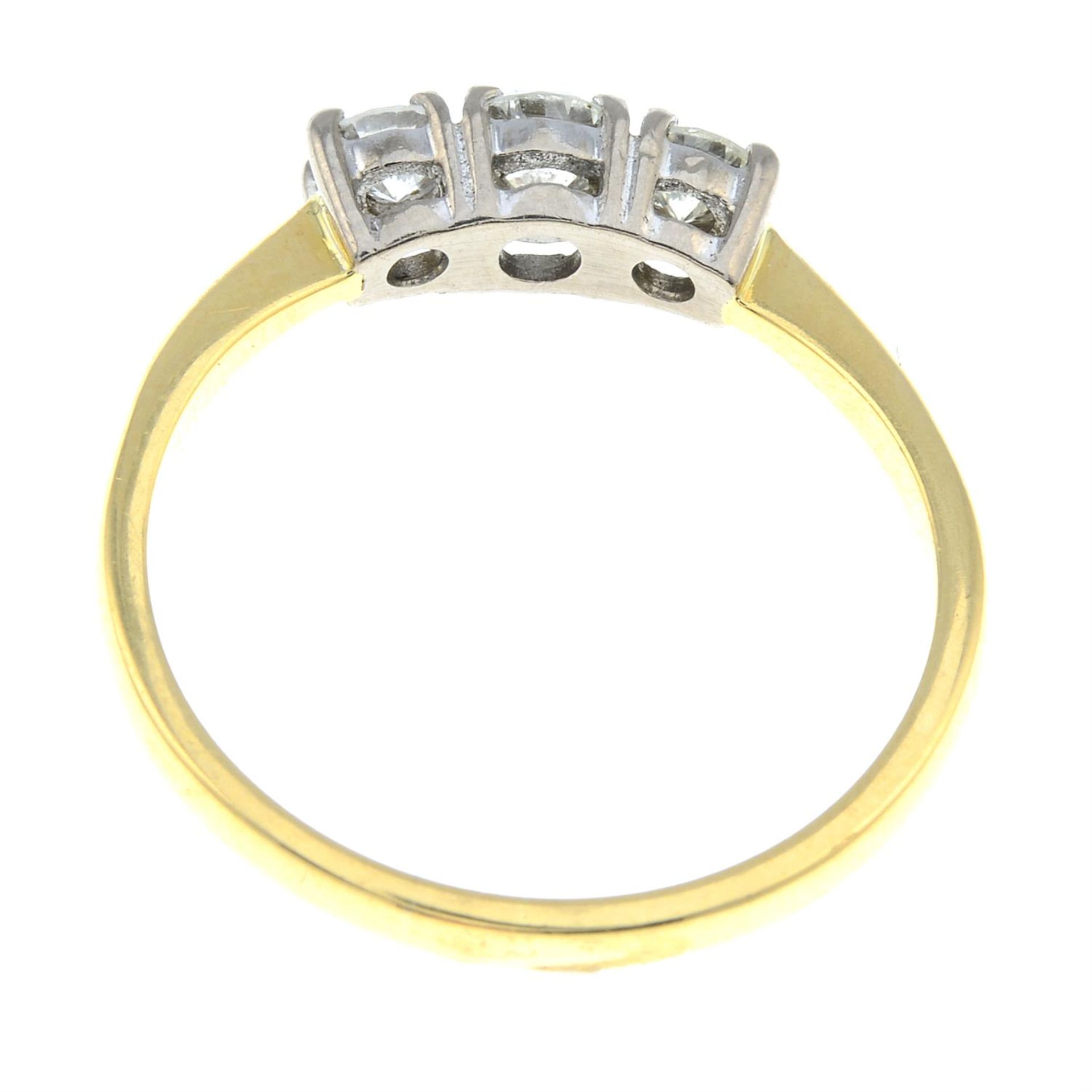 An 18ct gold brilliant-cut diamond three-stone ring. - Bild 2 aus 2