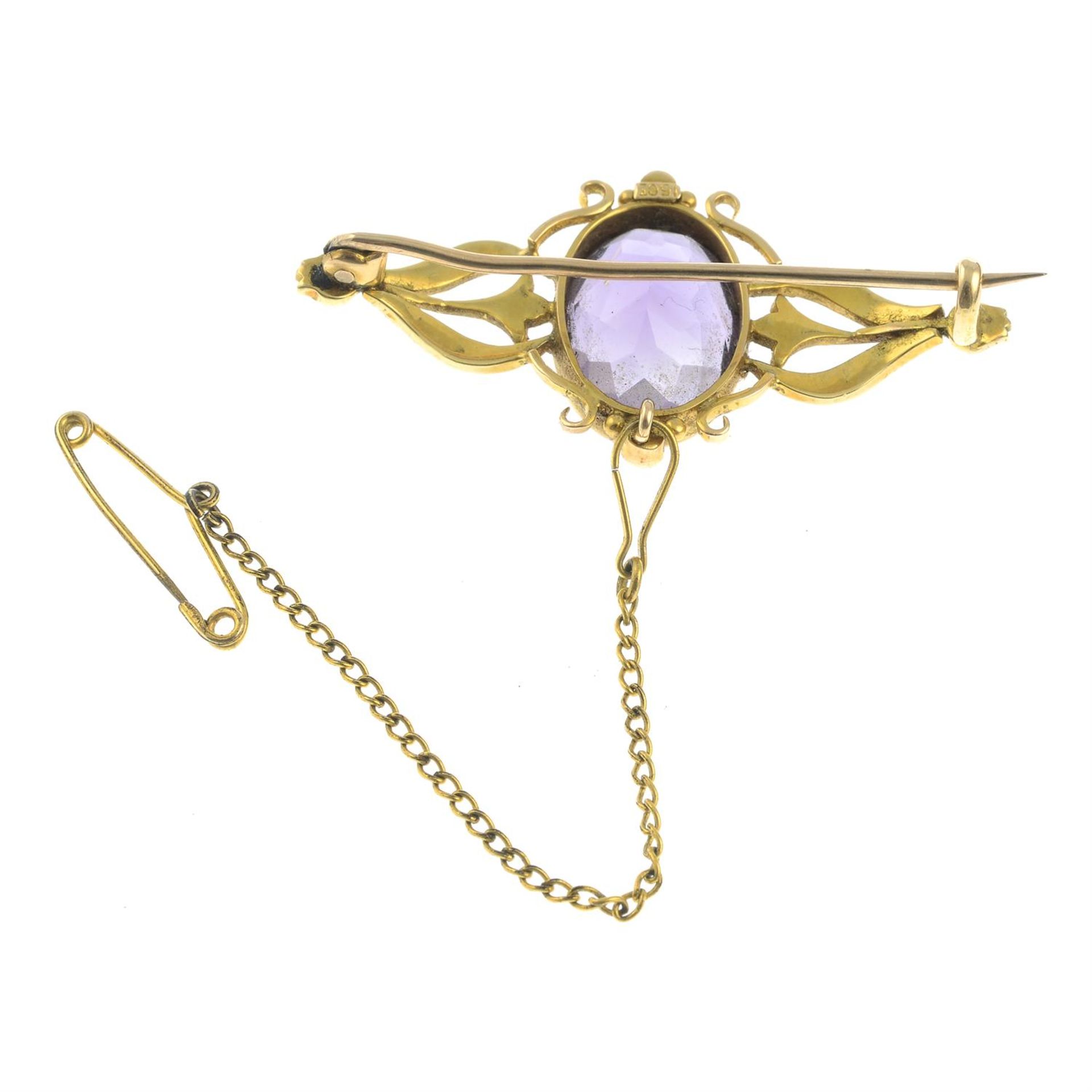 An early 20th century 15ct gold amethyst and seed pearl brooch. - Bild 2 aus 2