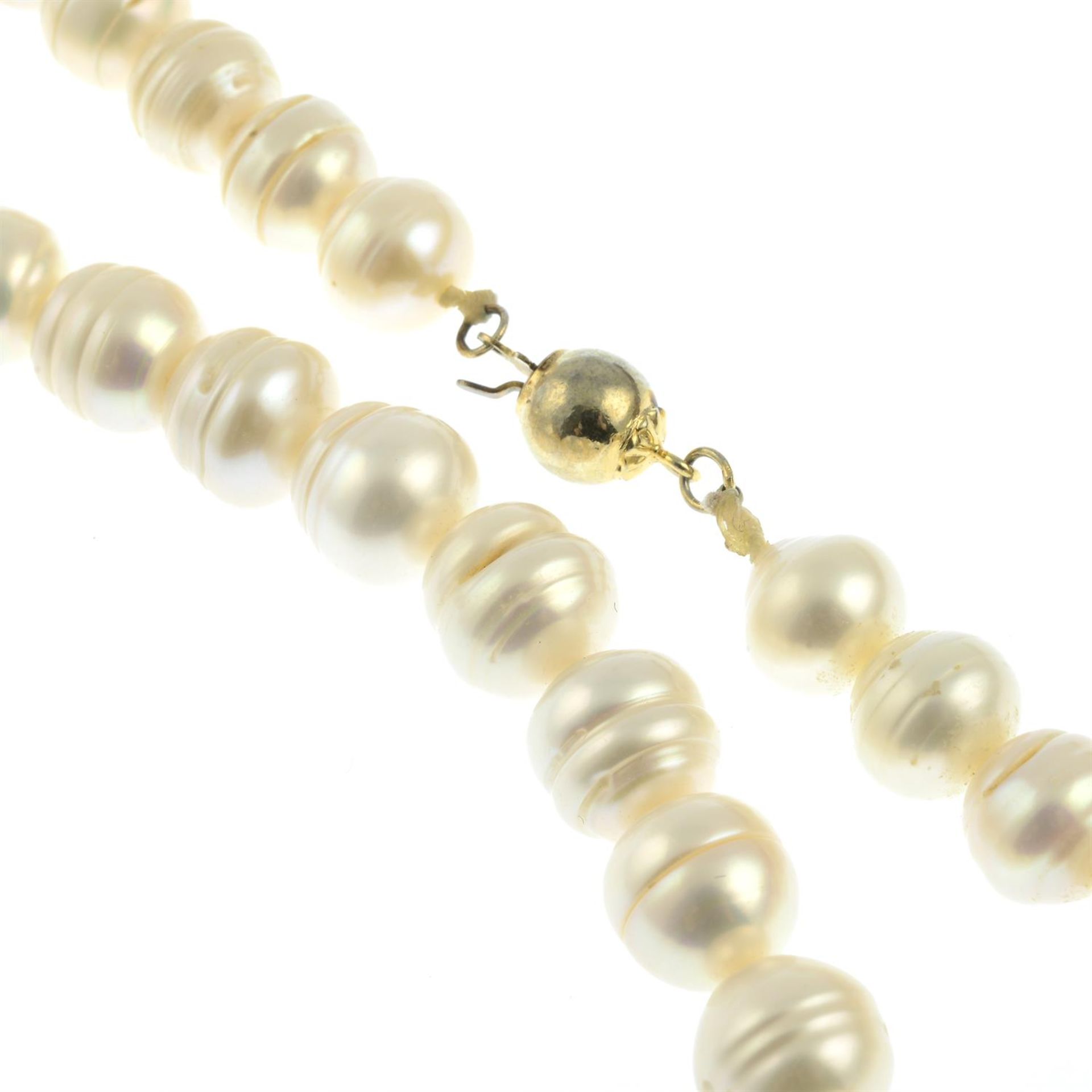 A cultured pearl single-strand necklace. - Bild 2 aus 2