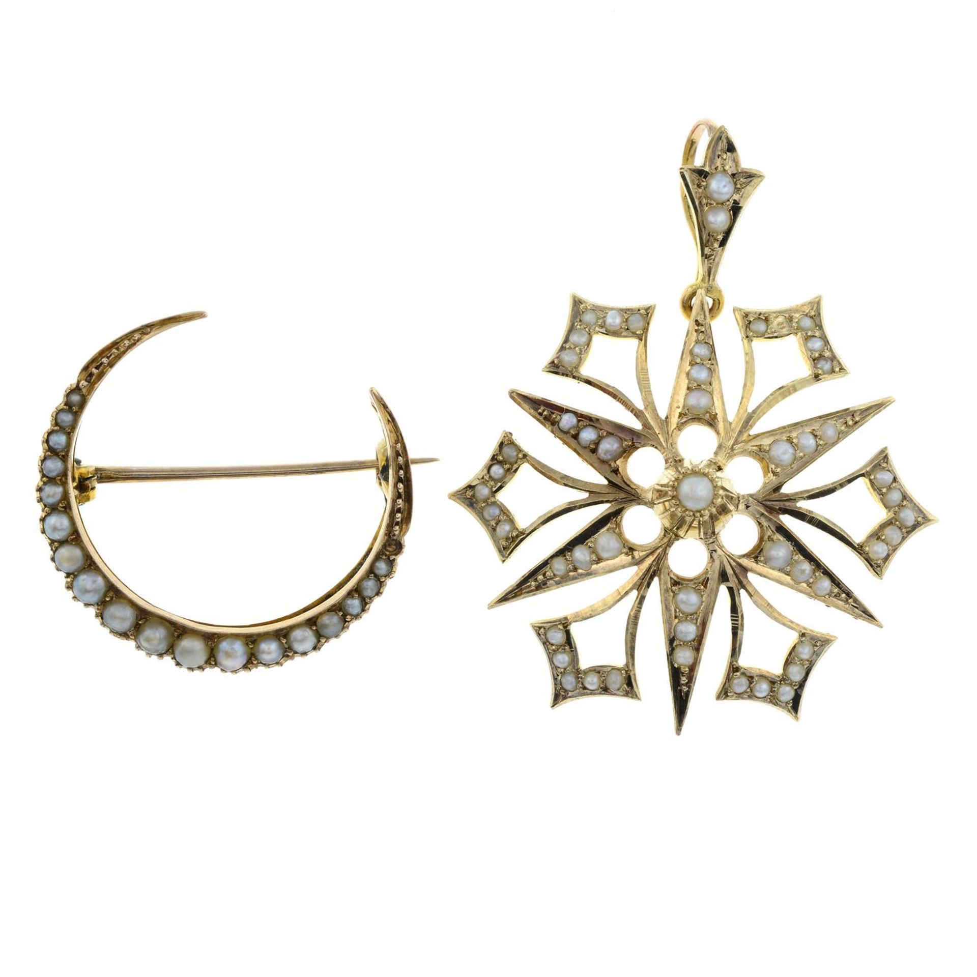 Two items of early 20th century 9ct gold split pearl jewellery, to include a crescent moon brooch