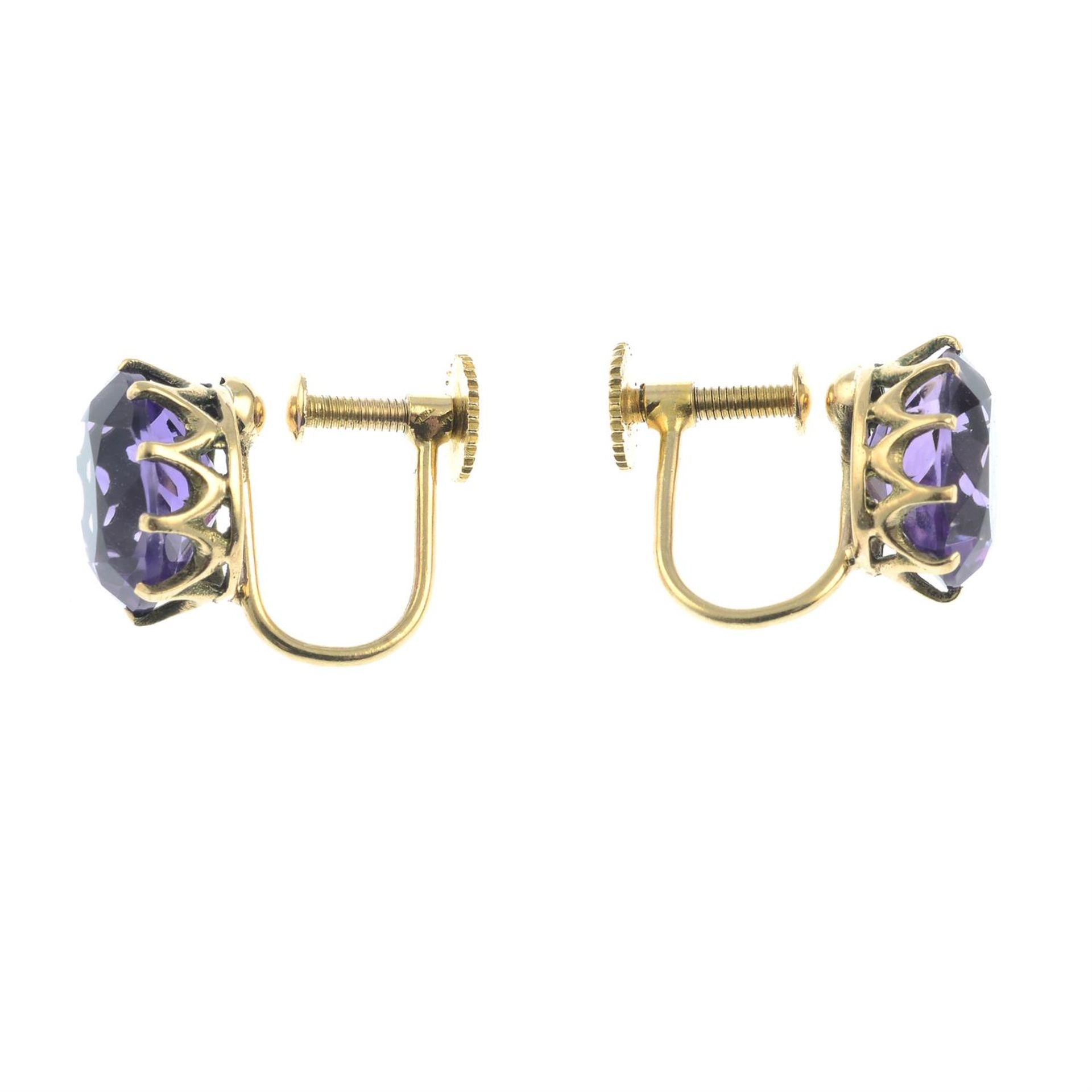 A pair of amethyst single-stone stud earrings. - Bild 2 aus 2