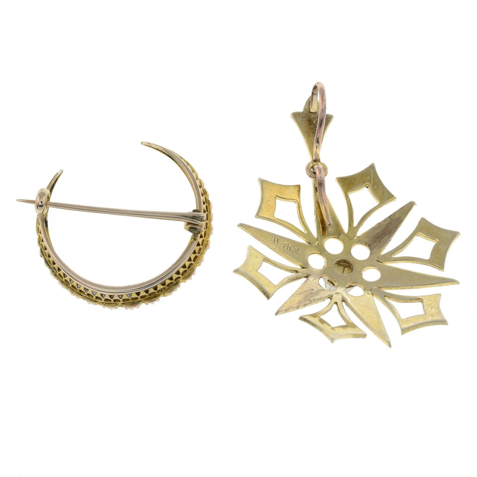 Two items of early 20th century 9ct gold split pearl jewellery, to include a crescent moon brooch - Bild 2 aus 2