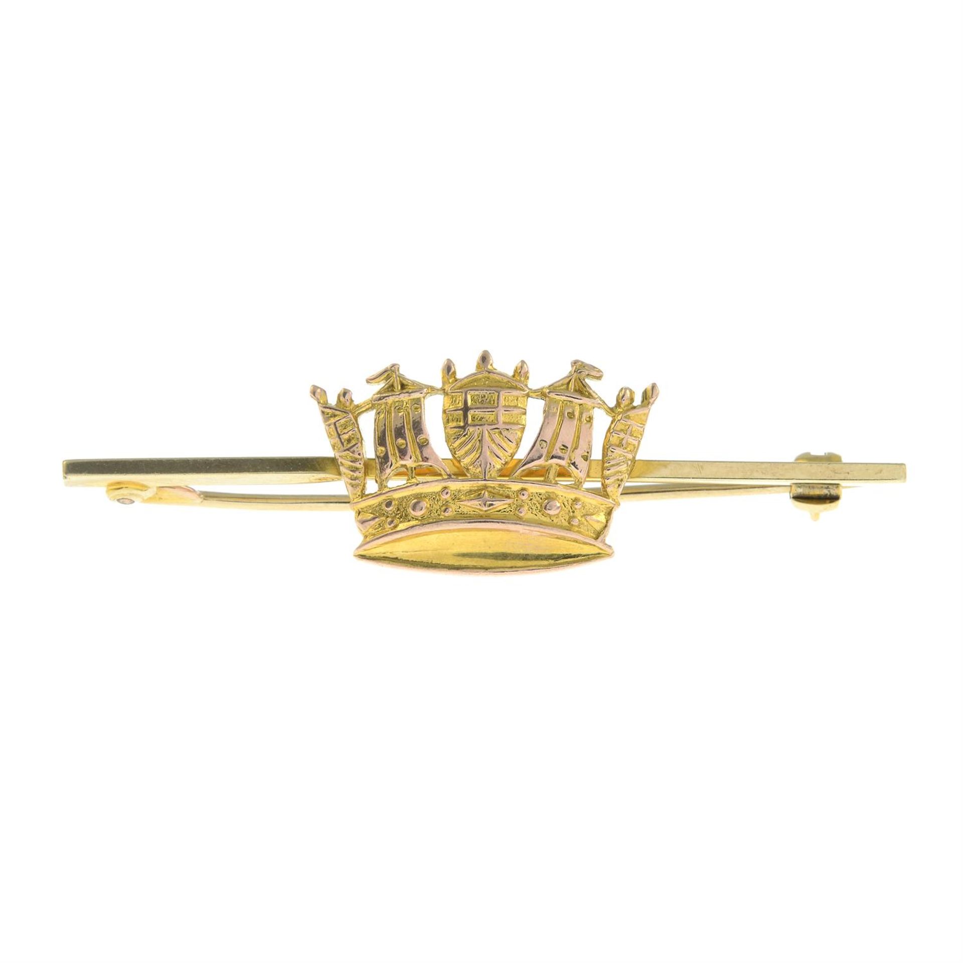 A 1960s 9ct gold naval crown brooch.