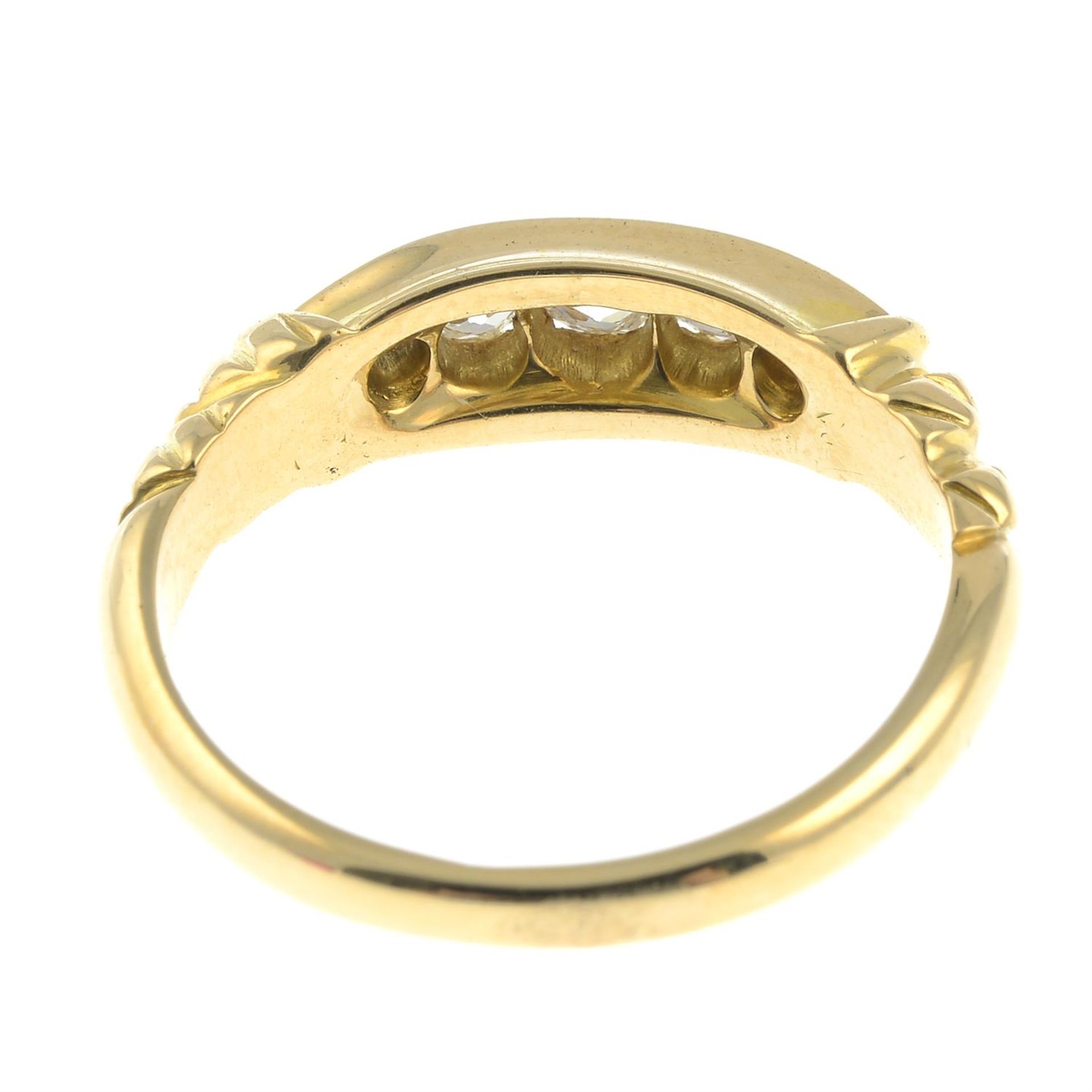 A late Victorian 18ct gold old-cut diamond five-stone ring. - Bild 2 aus 2