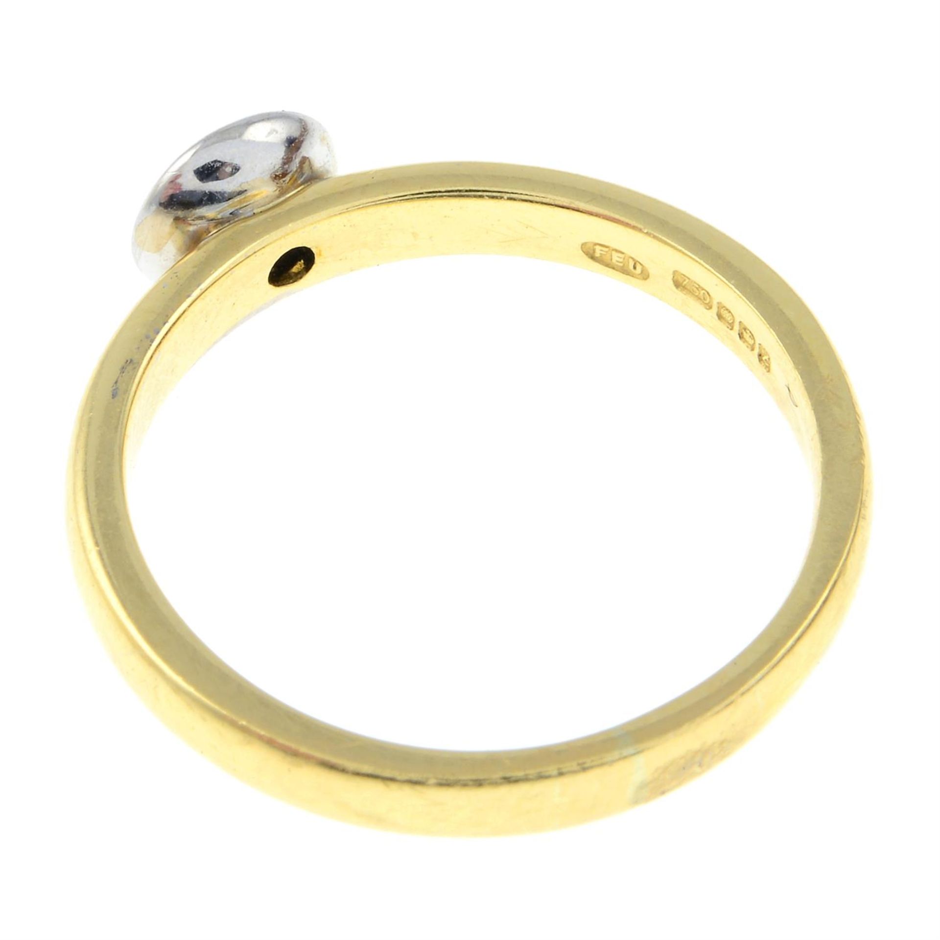 An 18ct gold brilliant-cut diamond single-stone ring. - Bild 2 aus 2