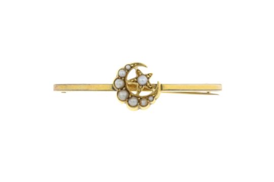 An early 20th century bar brooch, with split pearl crescent moon and star highlight. - Bild 1 aus 2