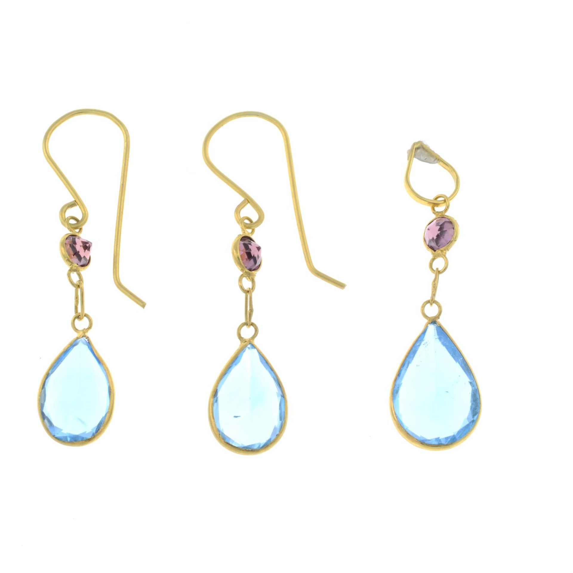 A pair of topaz and pink tourmaline drop earrings and a topaz and pink tourmaline drop pendant. - Bild 2 aus 2