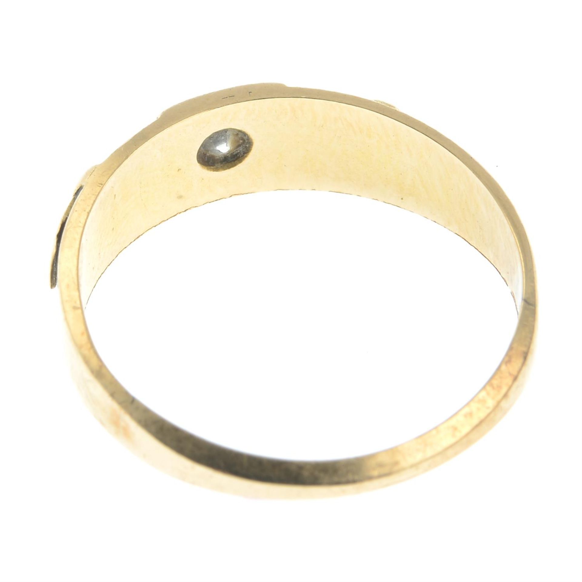 An early 20th century 15ct gold old-cut diamond ring. - Bild 2 aus 2