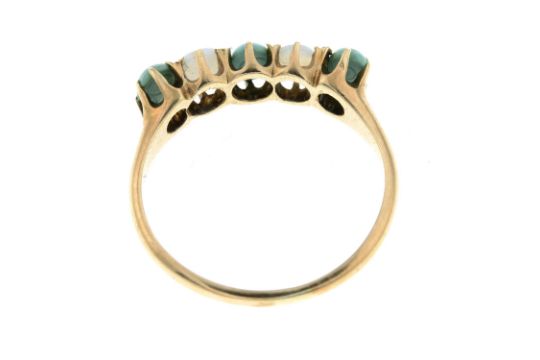 A turquoise and opal five-stone ring. - Bild 2 aus 2