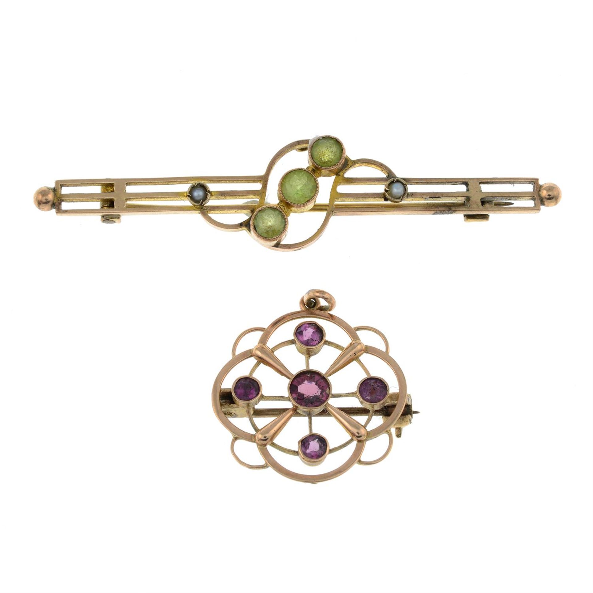 An early 20th century garnet pendant, together with an early 20th century 9ct gold peridot and