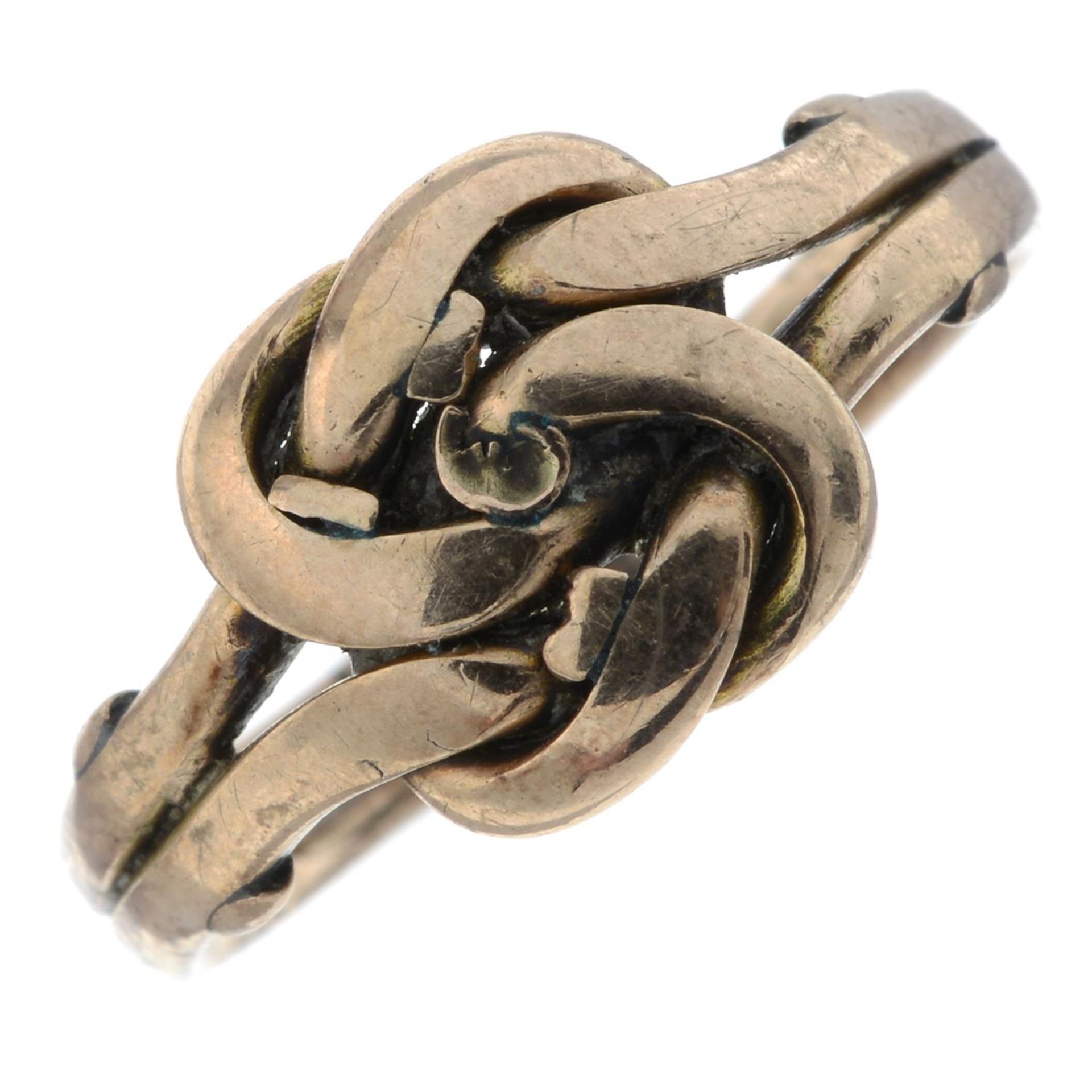An Edwardian 9ct gold lover's knot ring.