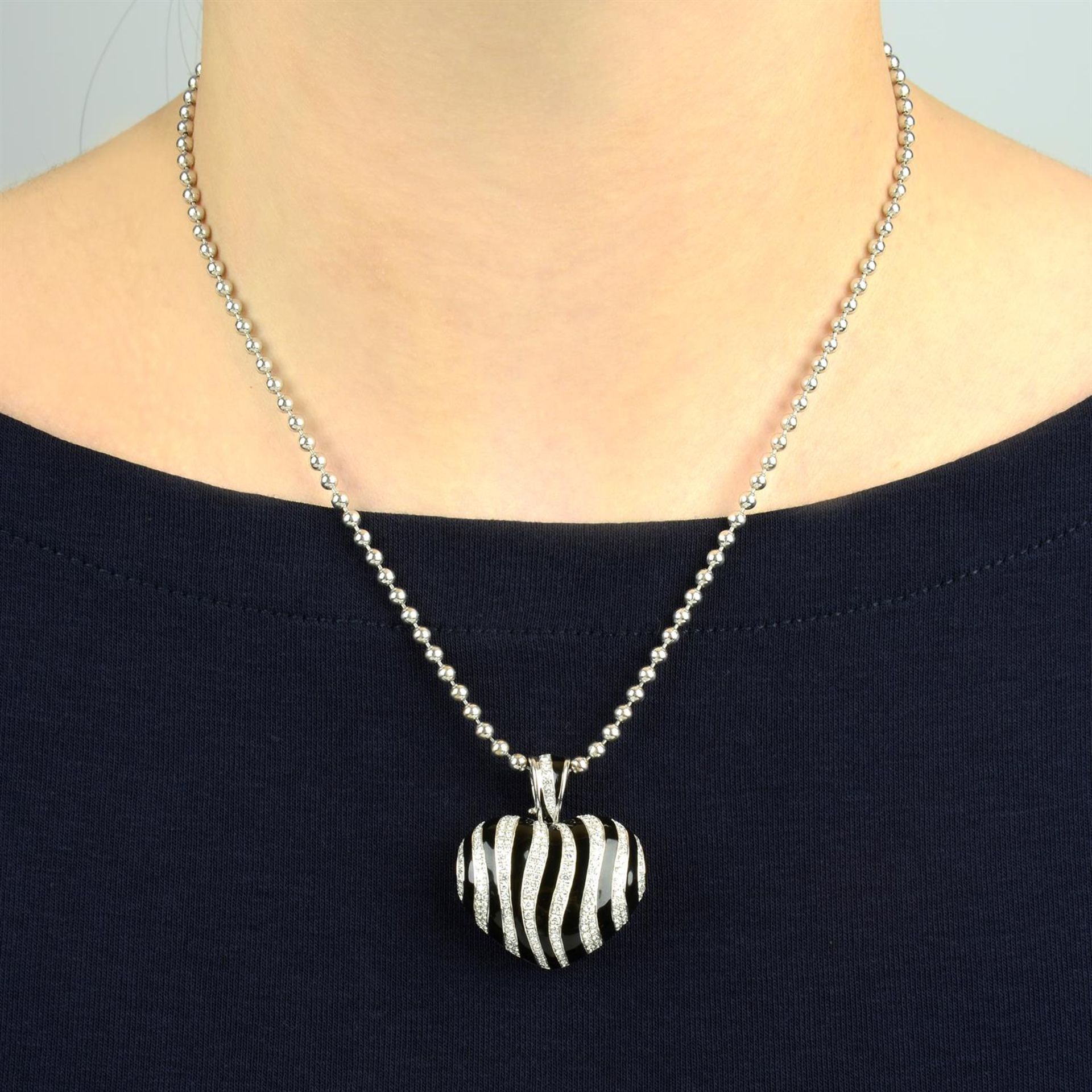 An 18ct gold pavé-set diamond and undulating black enamel striped heart pendant, with bead-link - Image 5 of 5