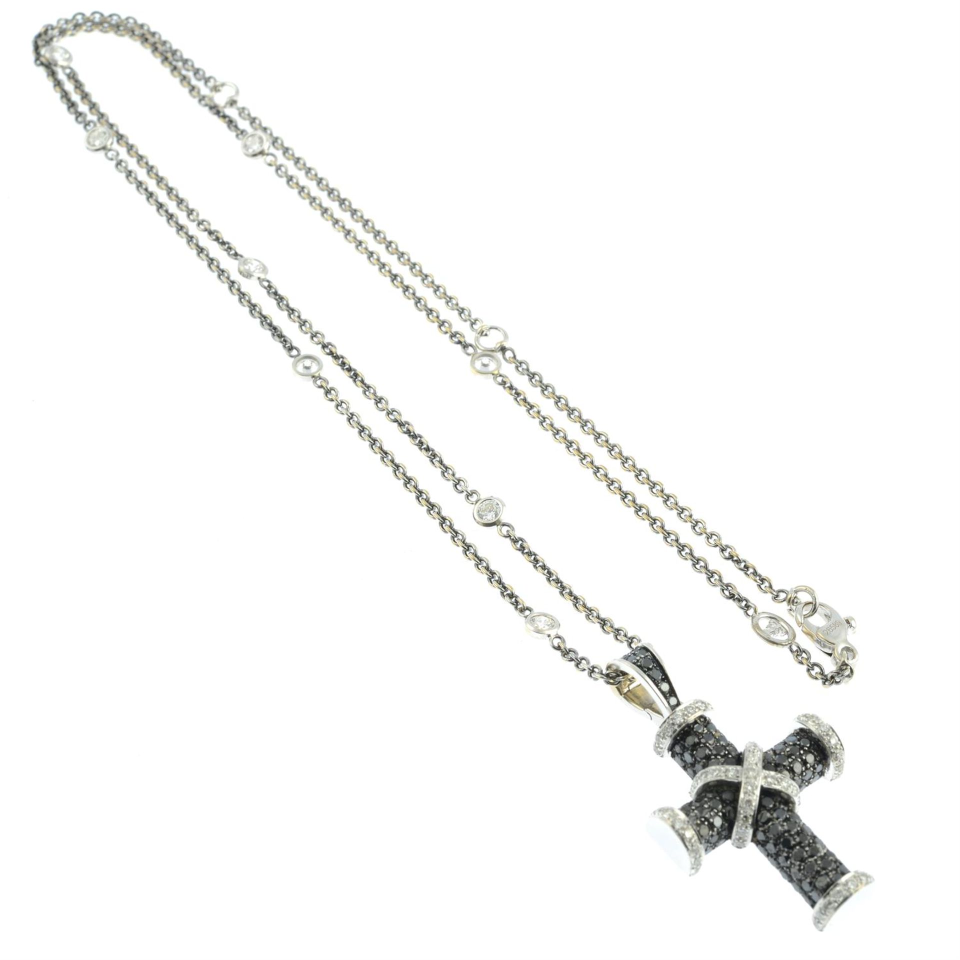 An 18ct gold diamond and 'black' diamond cross pendant, with diamond station necklace, - Bild 4 aus 6