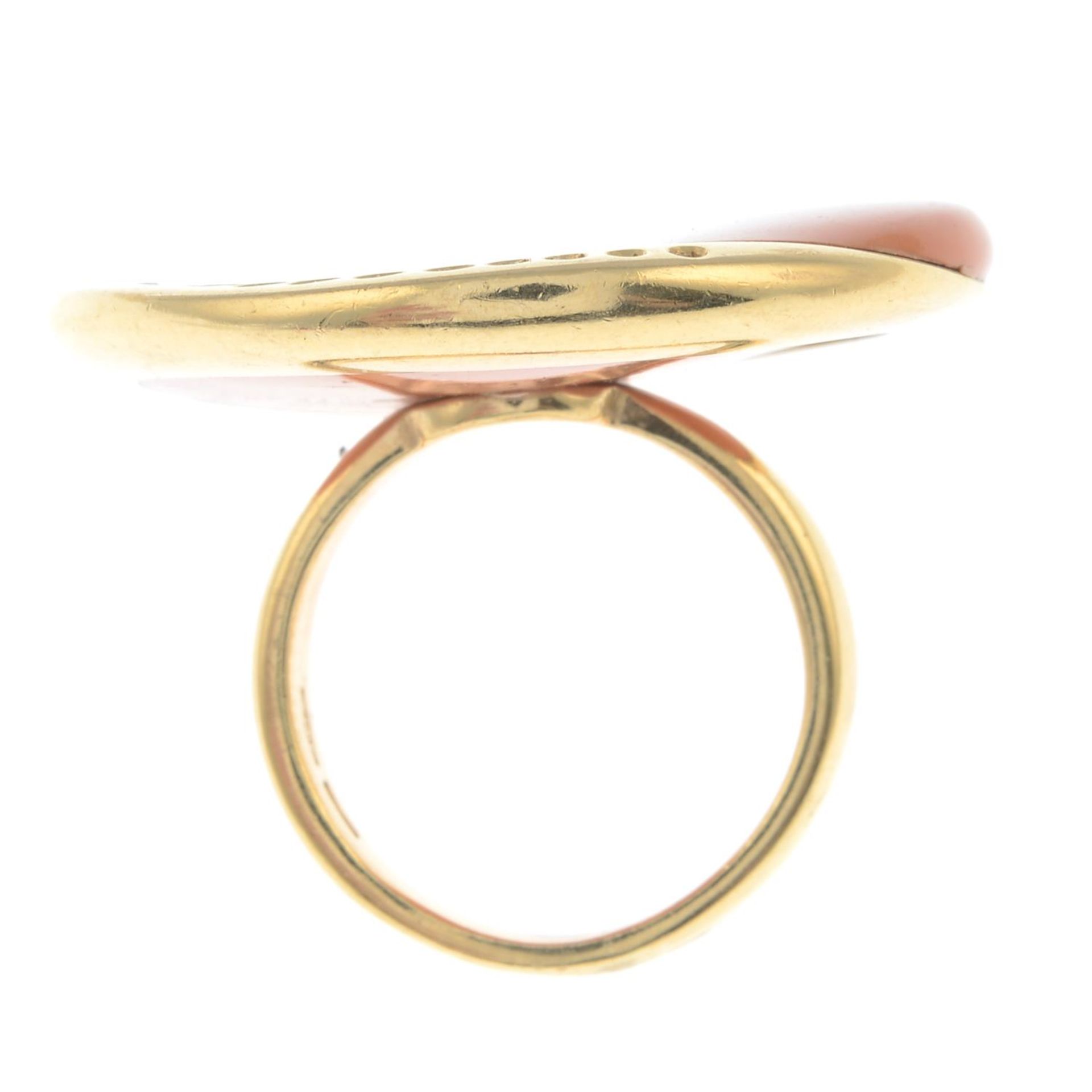 An orange enamel and brilliant-cut diamond ring, by Gavello. - Bild 5 aus 6